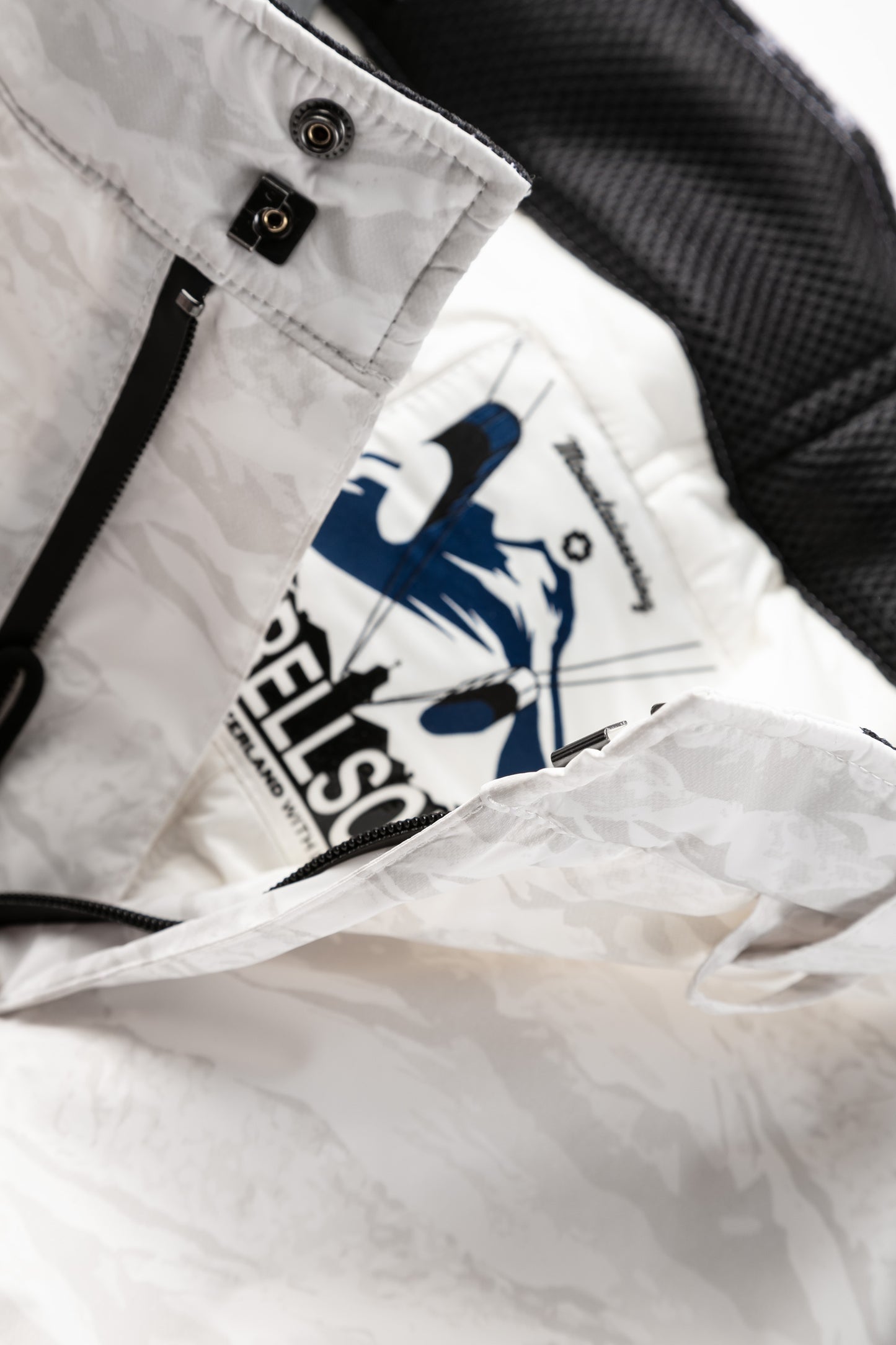 11 Alpinist Cargo 10018400