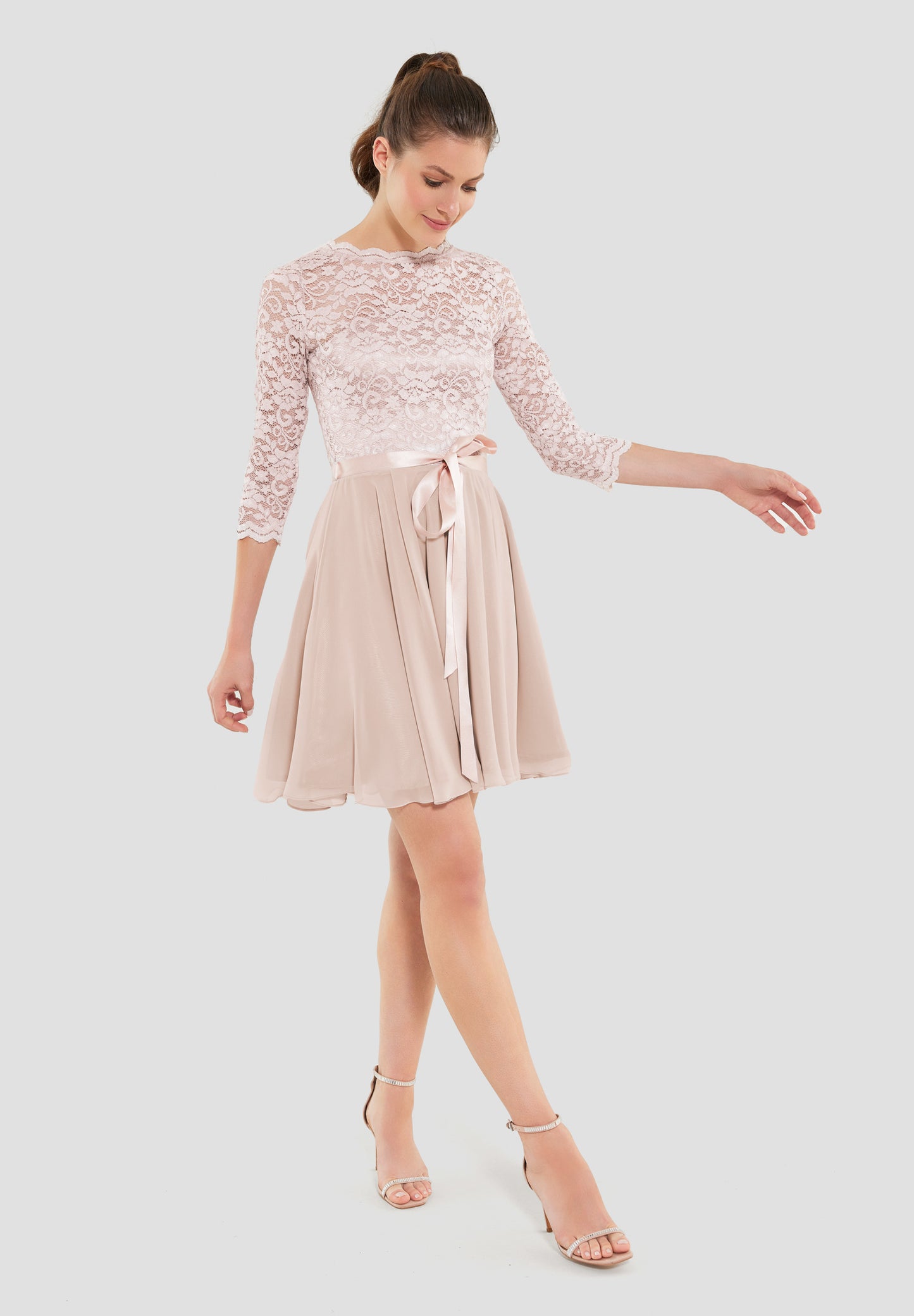 Cocktailkleid aus Spitze und Chiffon