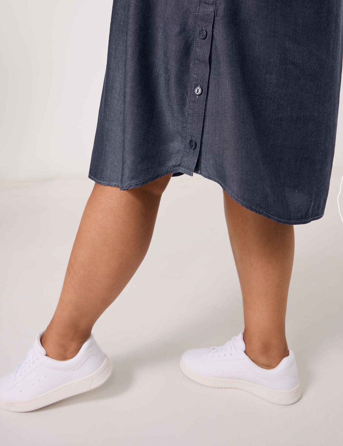 Hemdblusenkleid in schimmernder Denim-Optik