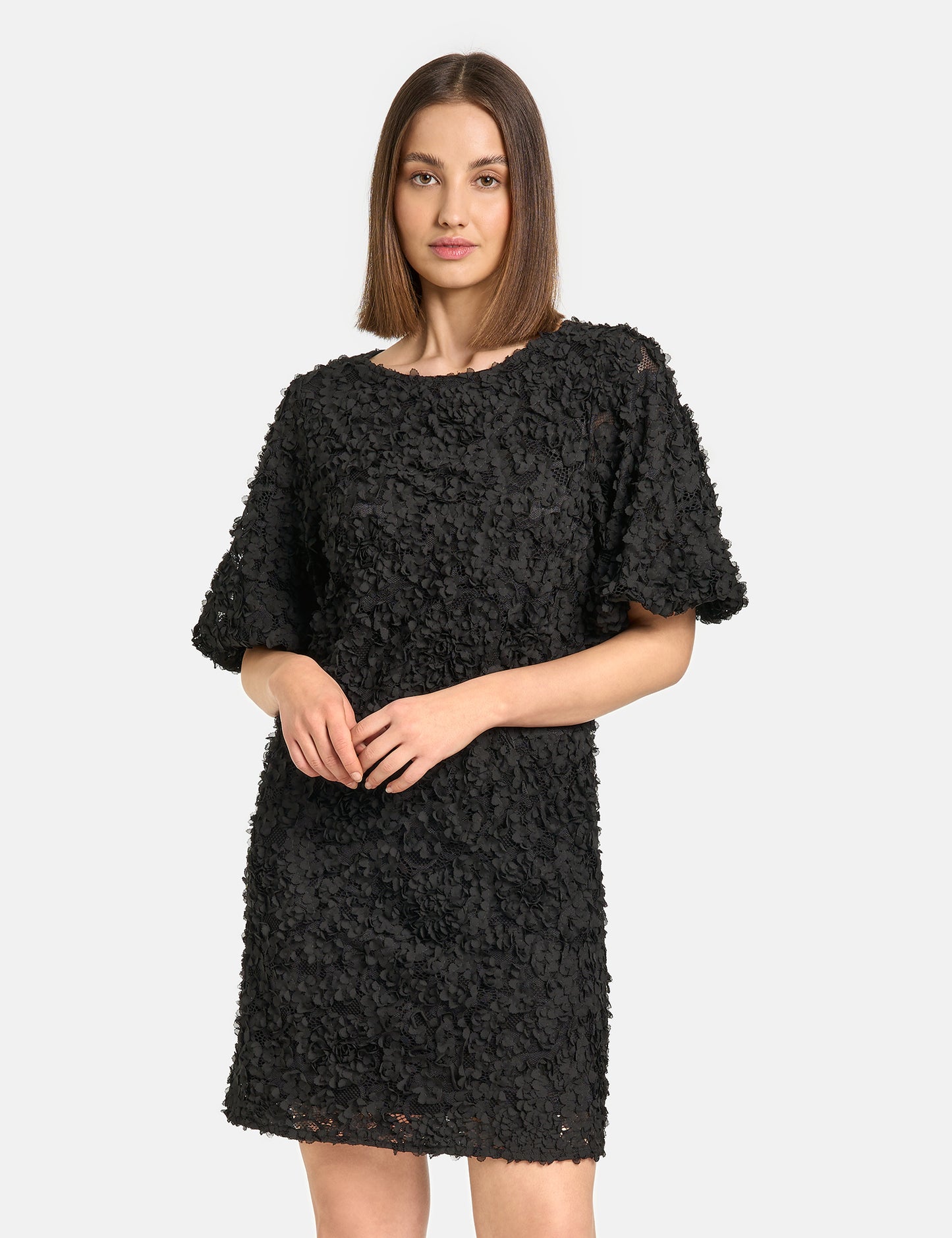 Spitzenkleid mit imposantem Blüten-Dekor