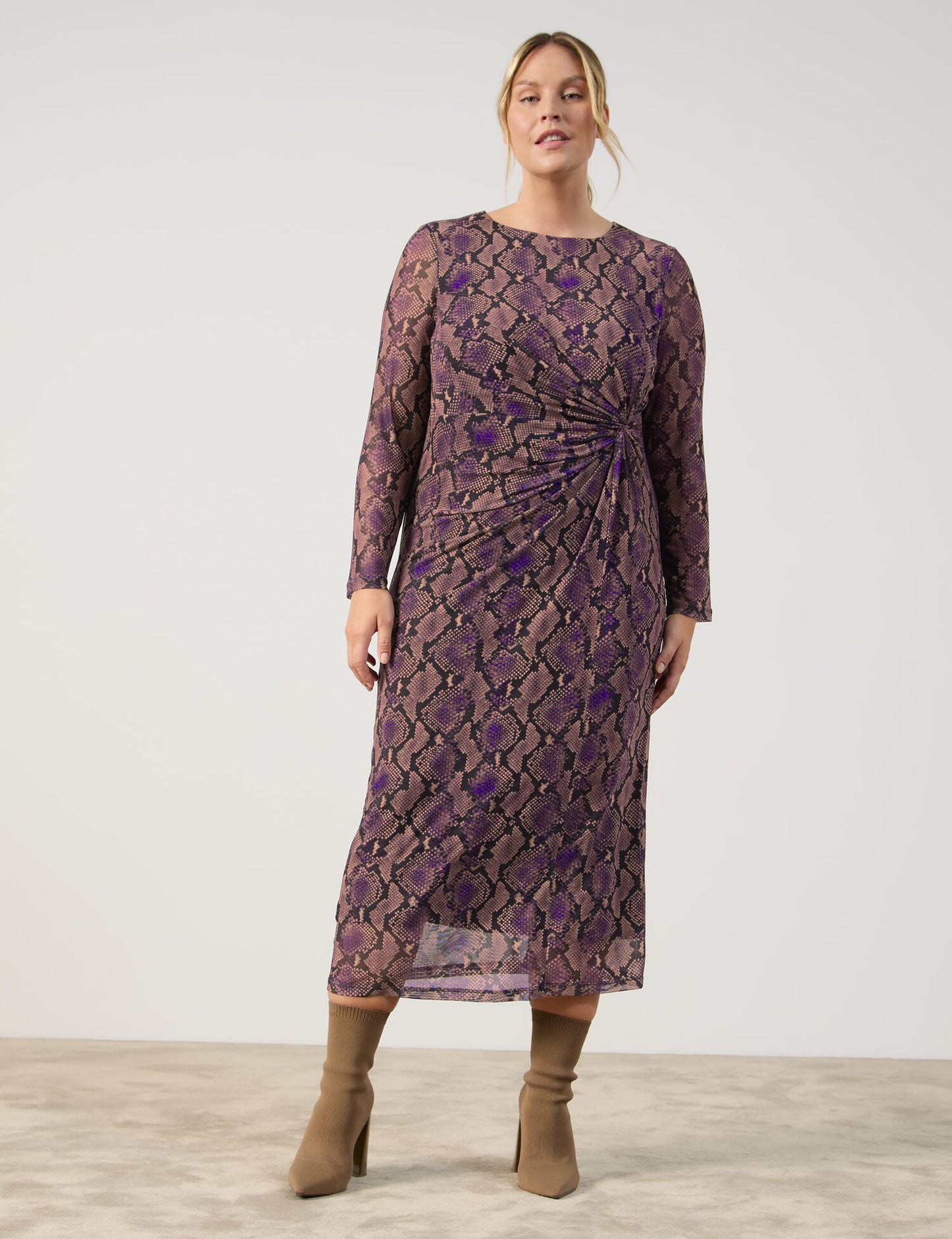 Midikleid mit seitlicher Drapierung