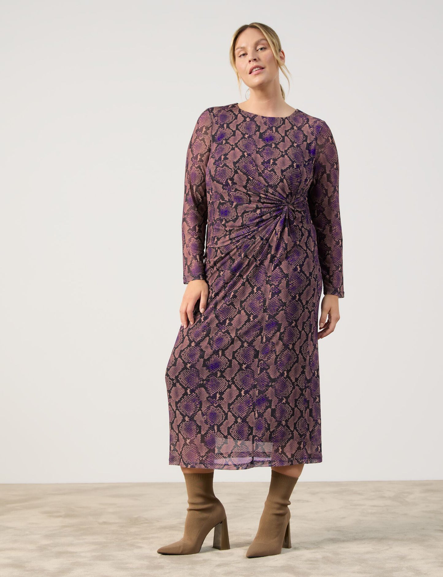 Midikleid mit seitlicher Drapierung