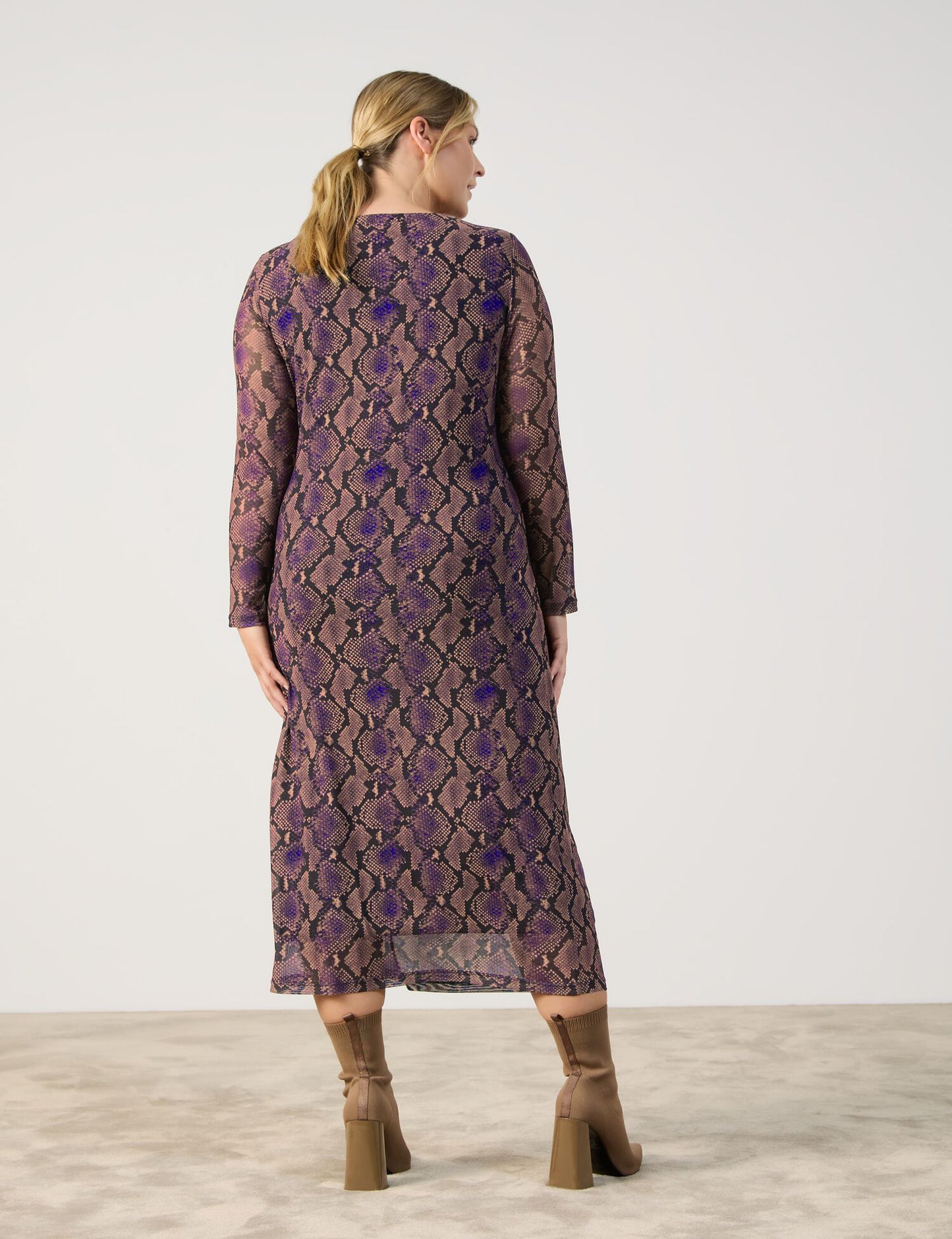 Midikleid mit seitlicher Drapierung