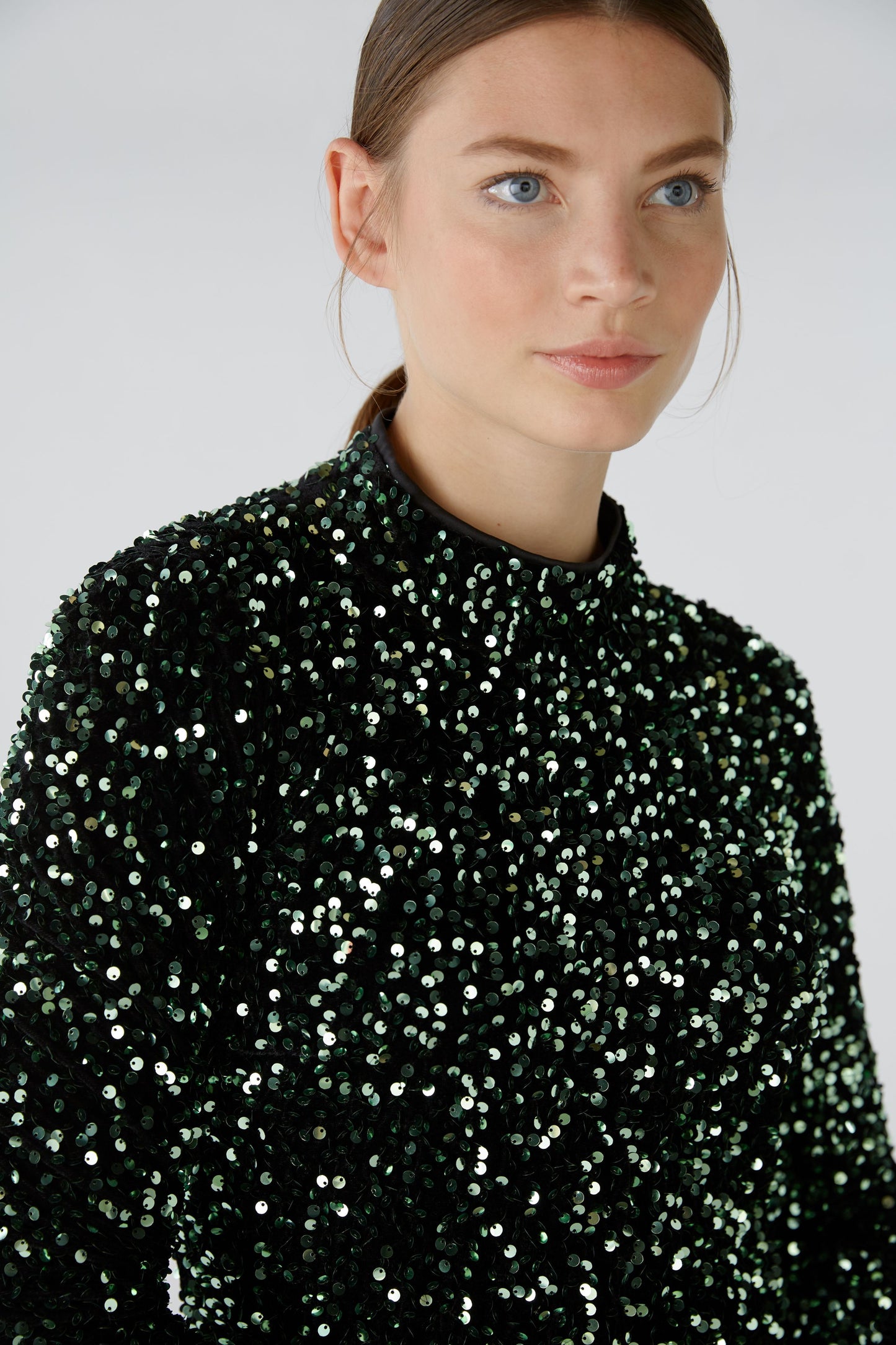 Kleid aus Samt mit Pailletten