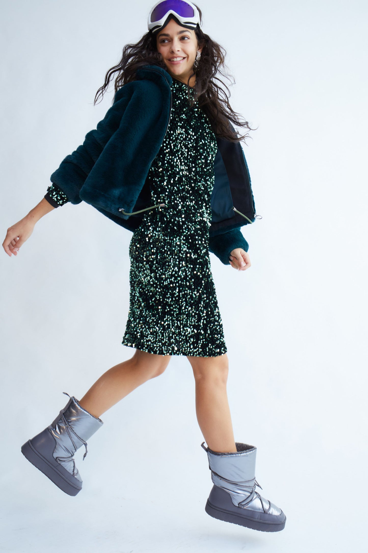 Kleid aus Samt mit Pailletten