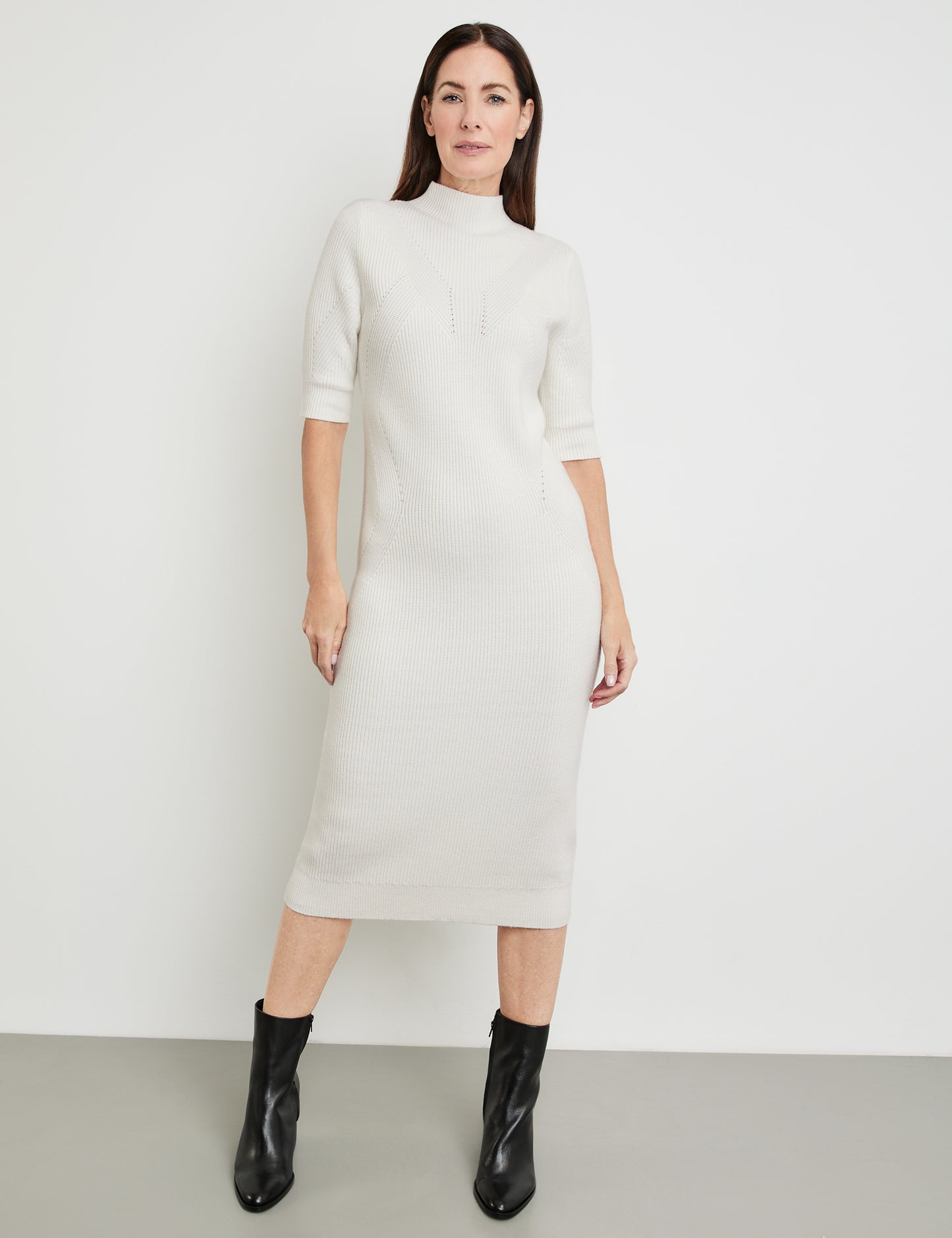 Bequemes Strickkleid mit Turtleneck