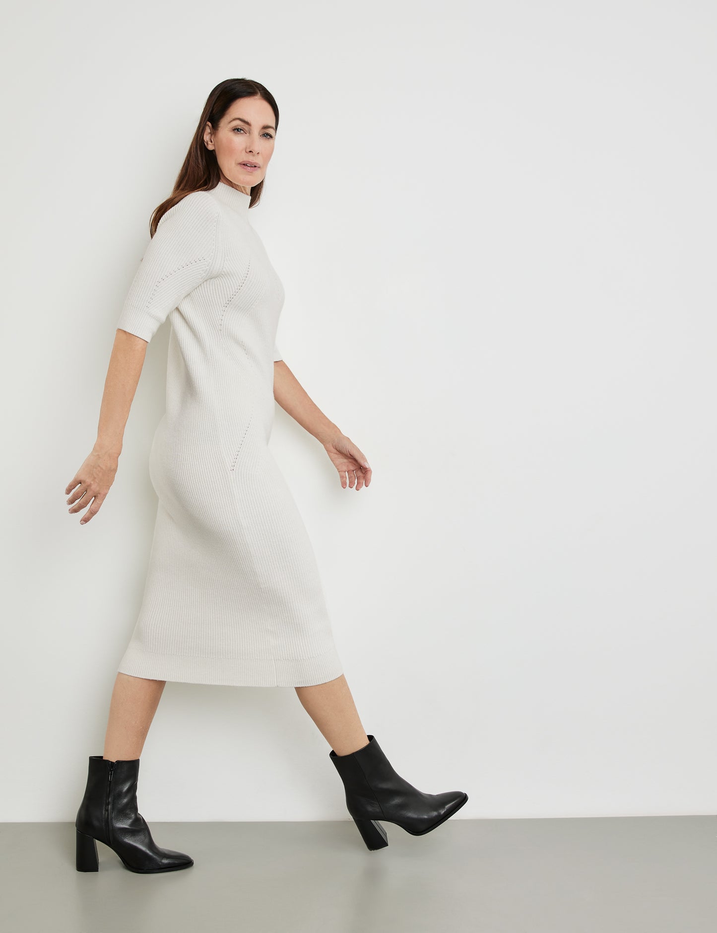 Bequemes Strickkleid mit Turtleneck