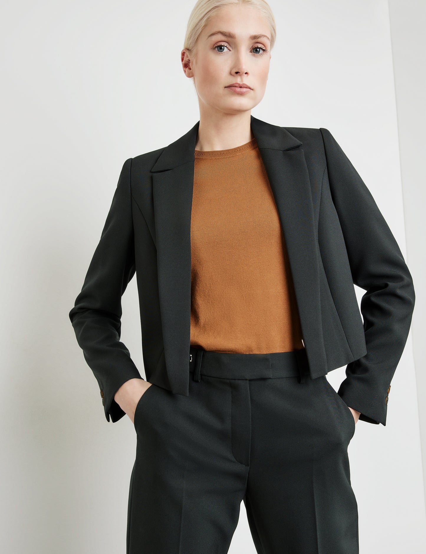 Boleroblazer aus feiner Stretch-Qualität