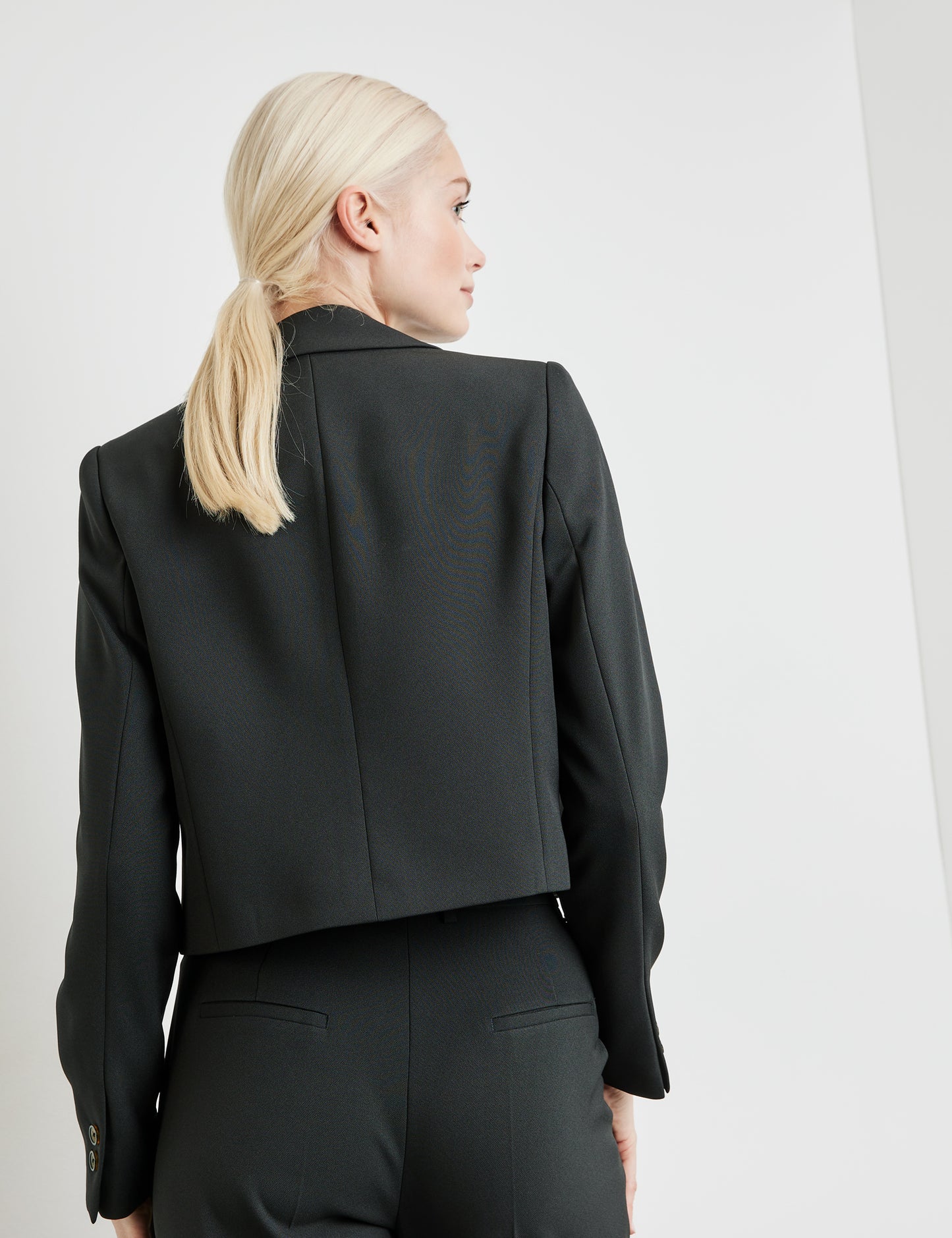 Boleroblazer aus feiner Stretch-Qualität