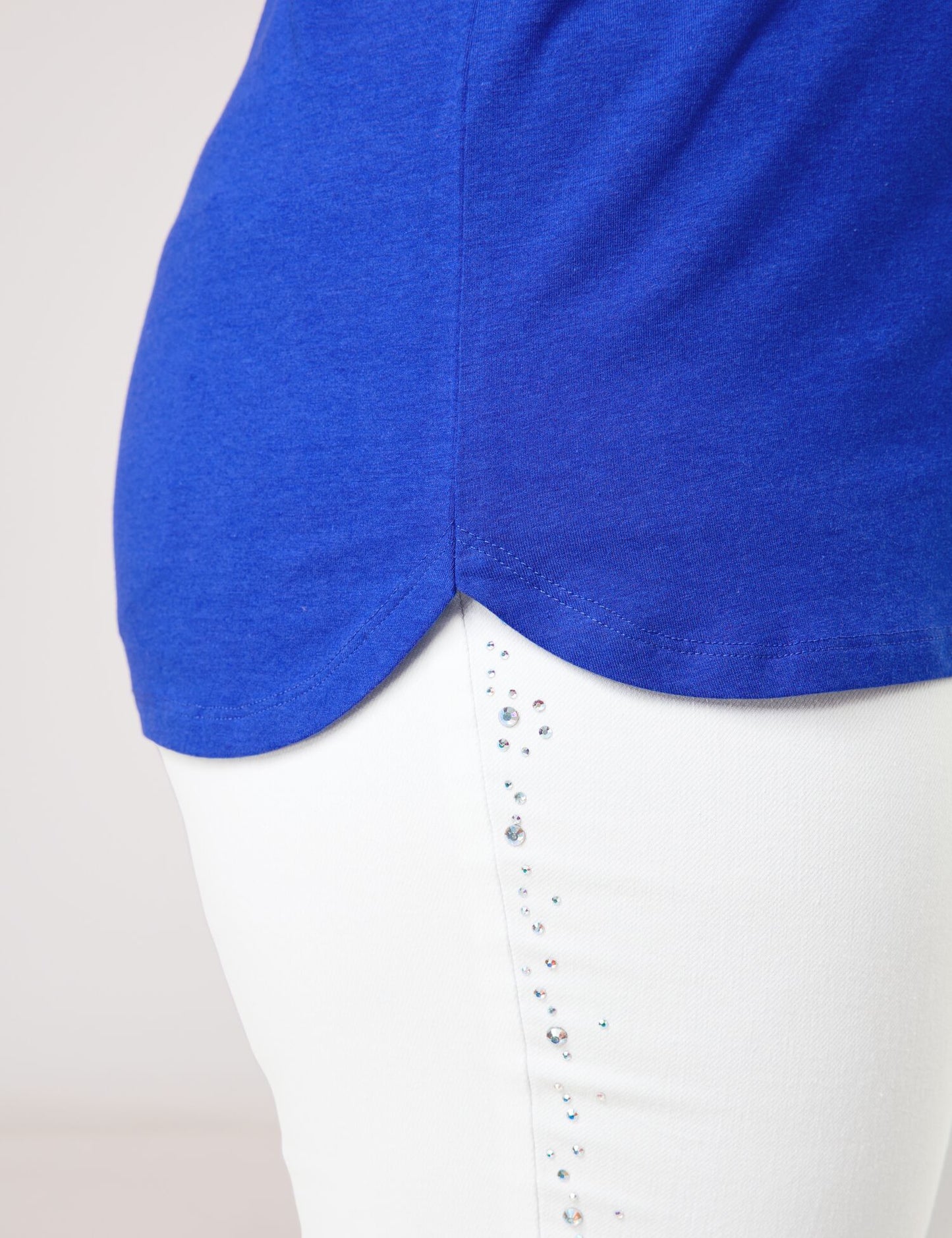 Softes Basic Top mit Seitenschlitzen