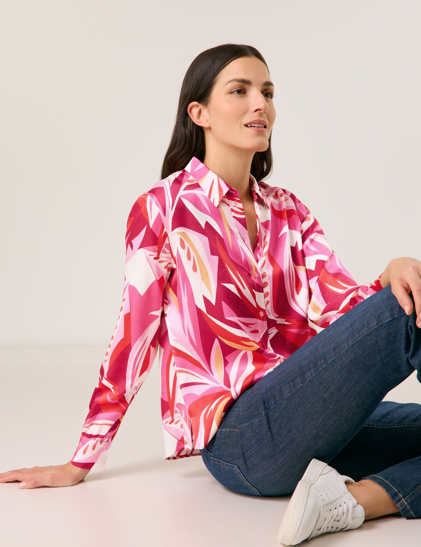 Satinierte Bluse mit floralem Dessin