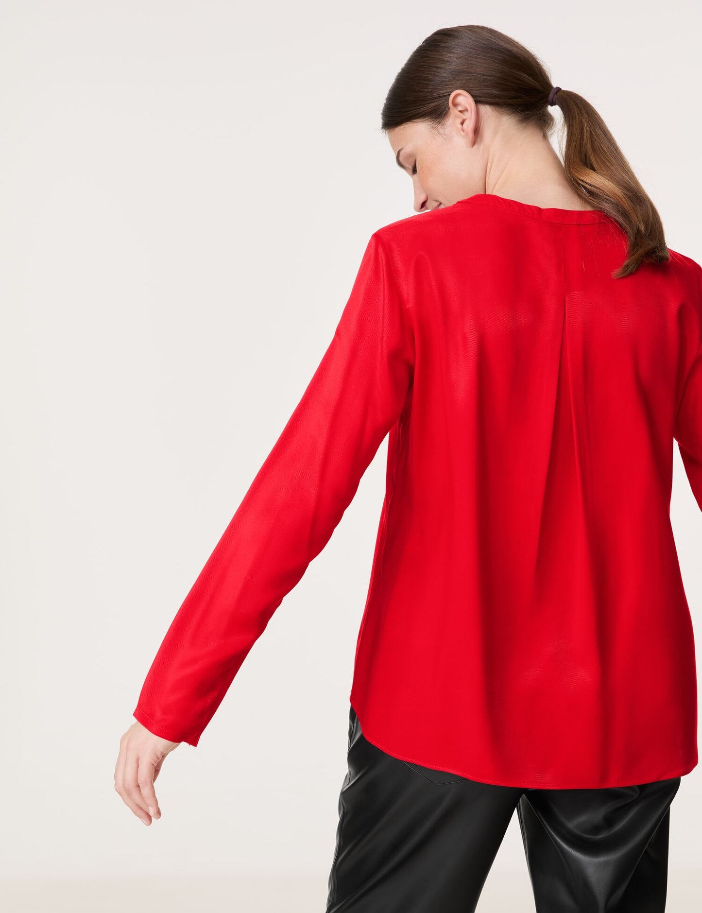 Nachhaltige Bluse mit Tunikaausschnitt
