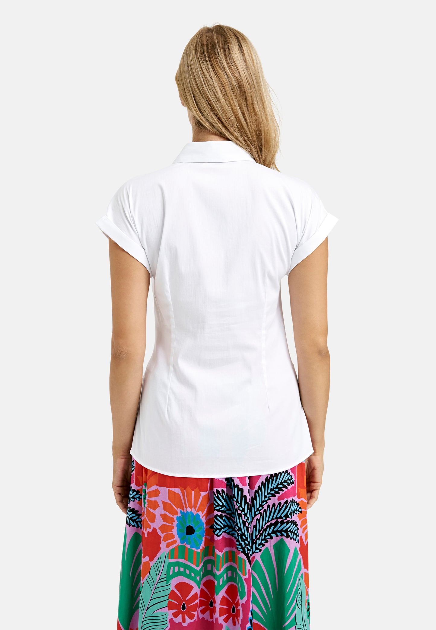 Blouse w collar and placket, sleeveless + knot detail