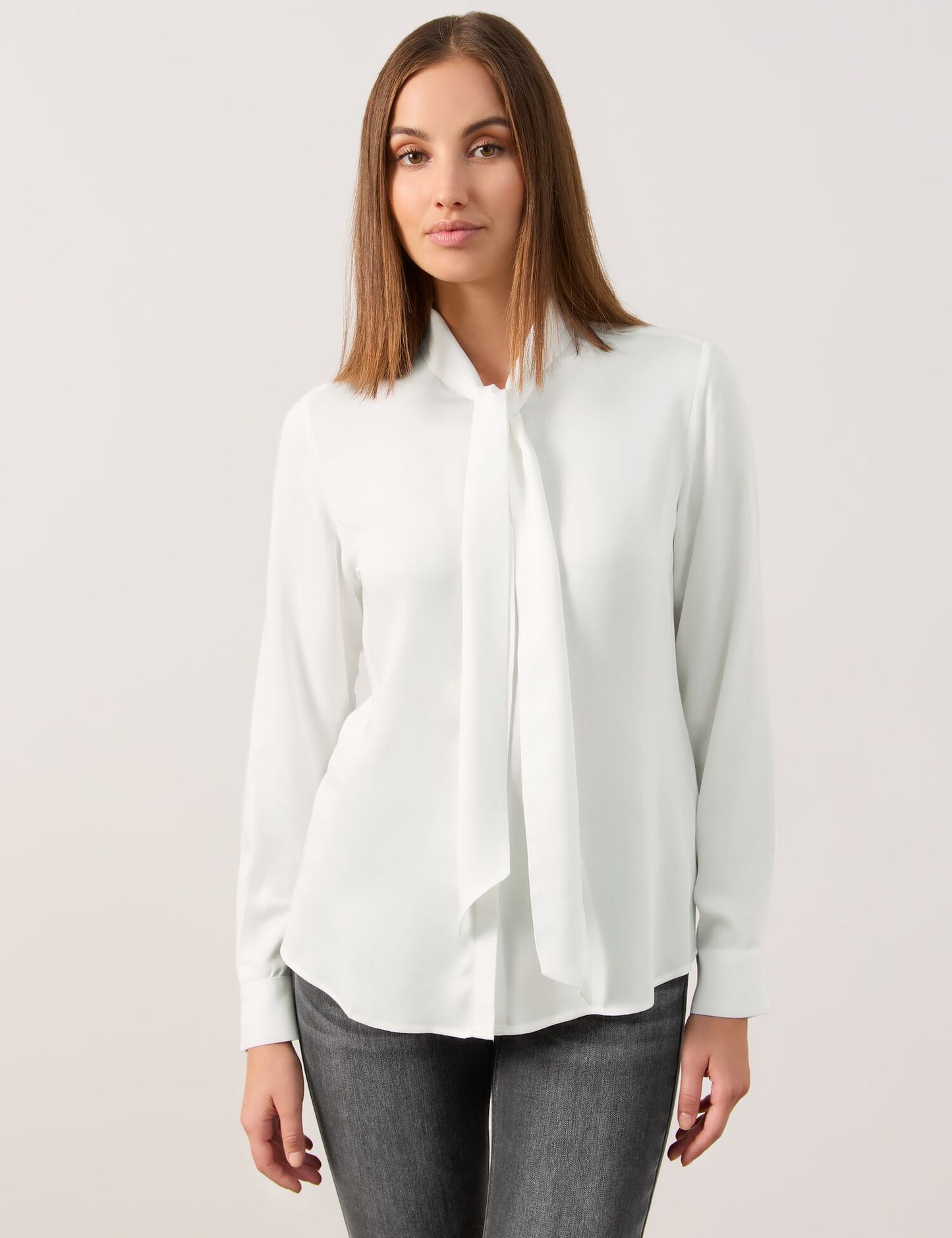 Bluse mit Schleifenkragen