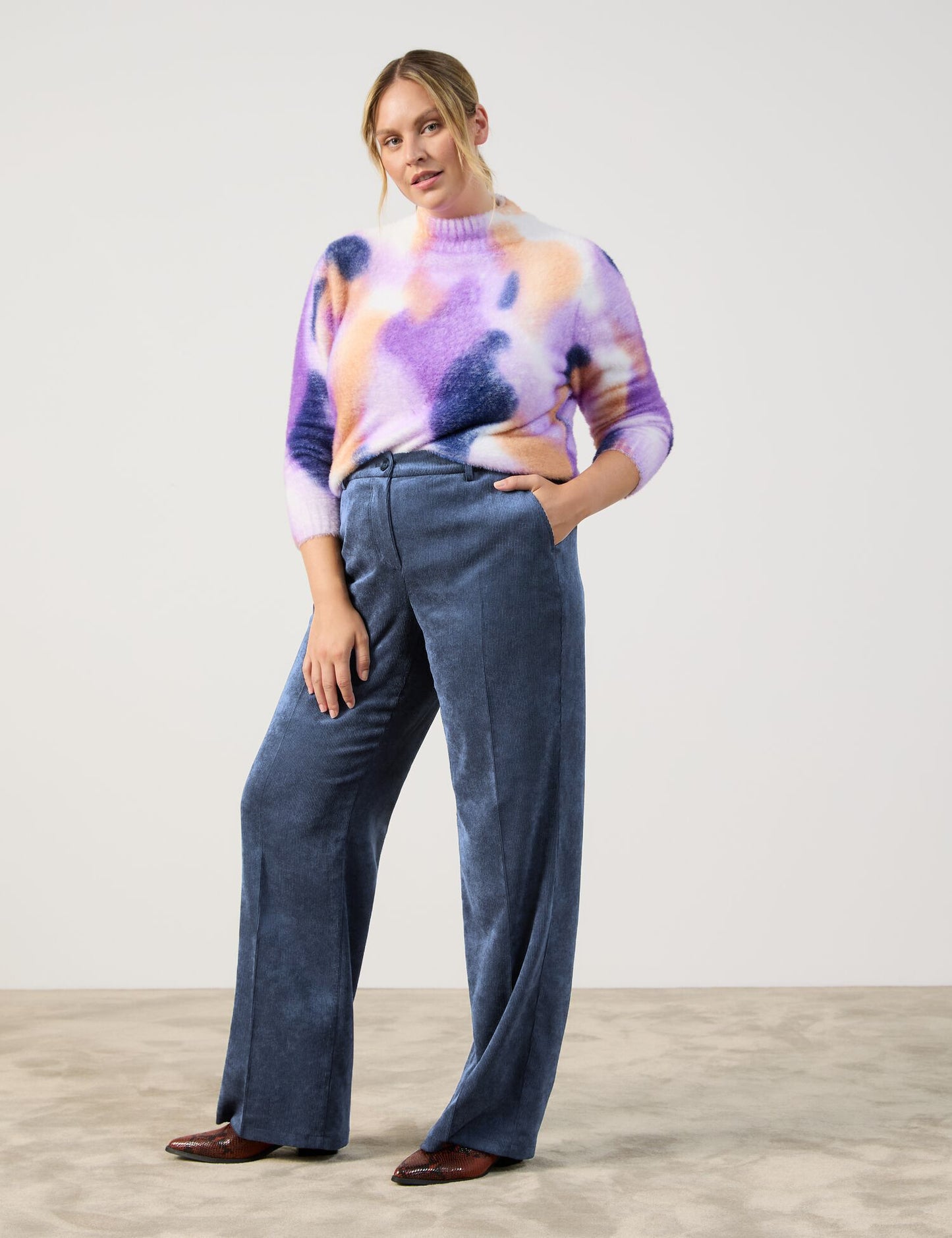 Feine Cordhose mit weitem Bein Carlotta
