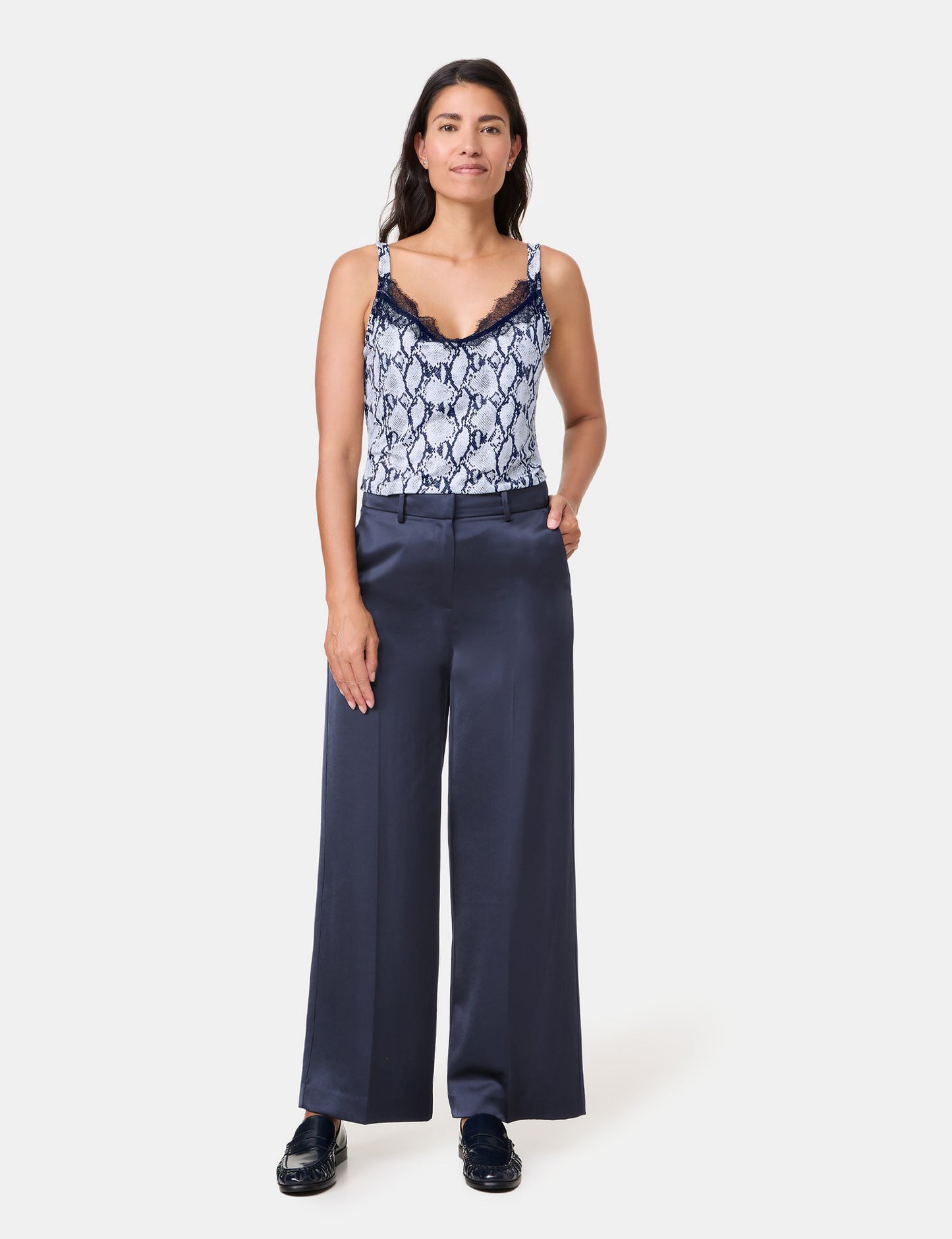 Weite Hose aus fließendem Satin
