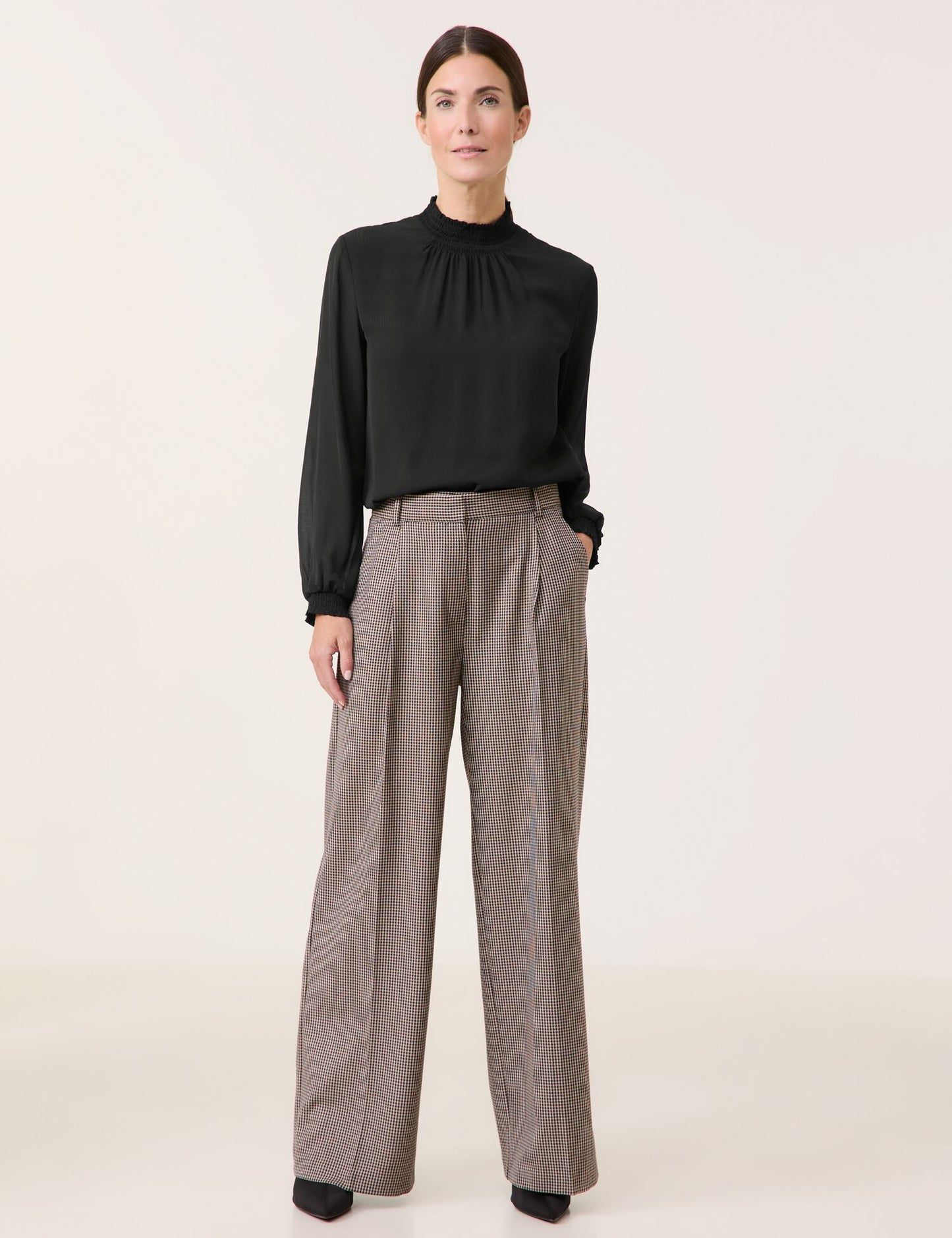 Weite Hose mit Hahnentritt