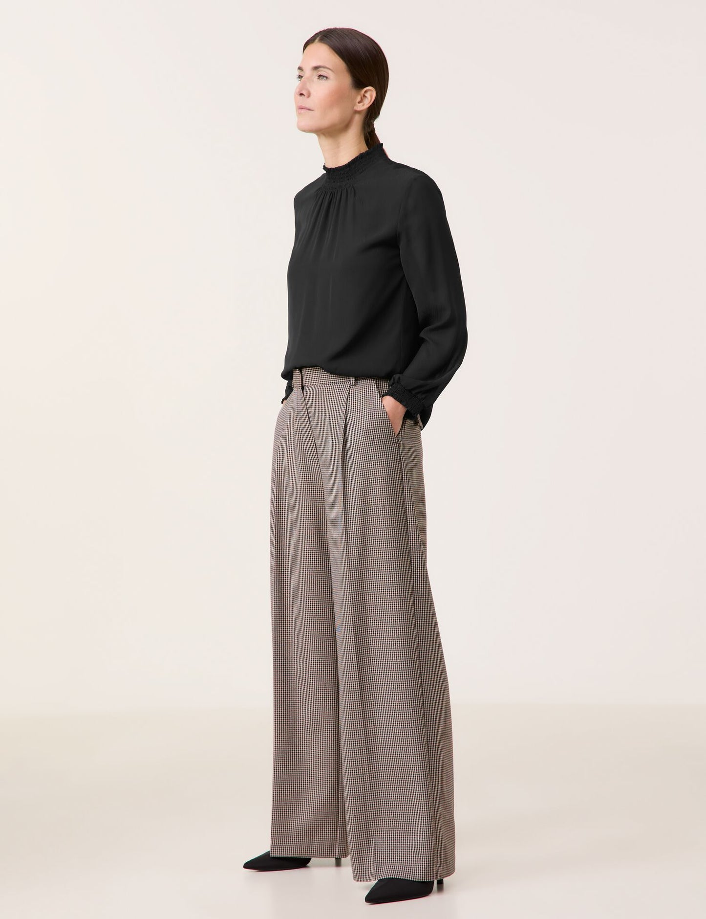Weite Hose mit Hahnentritt