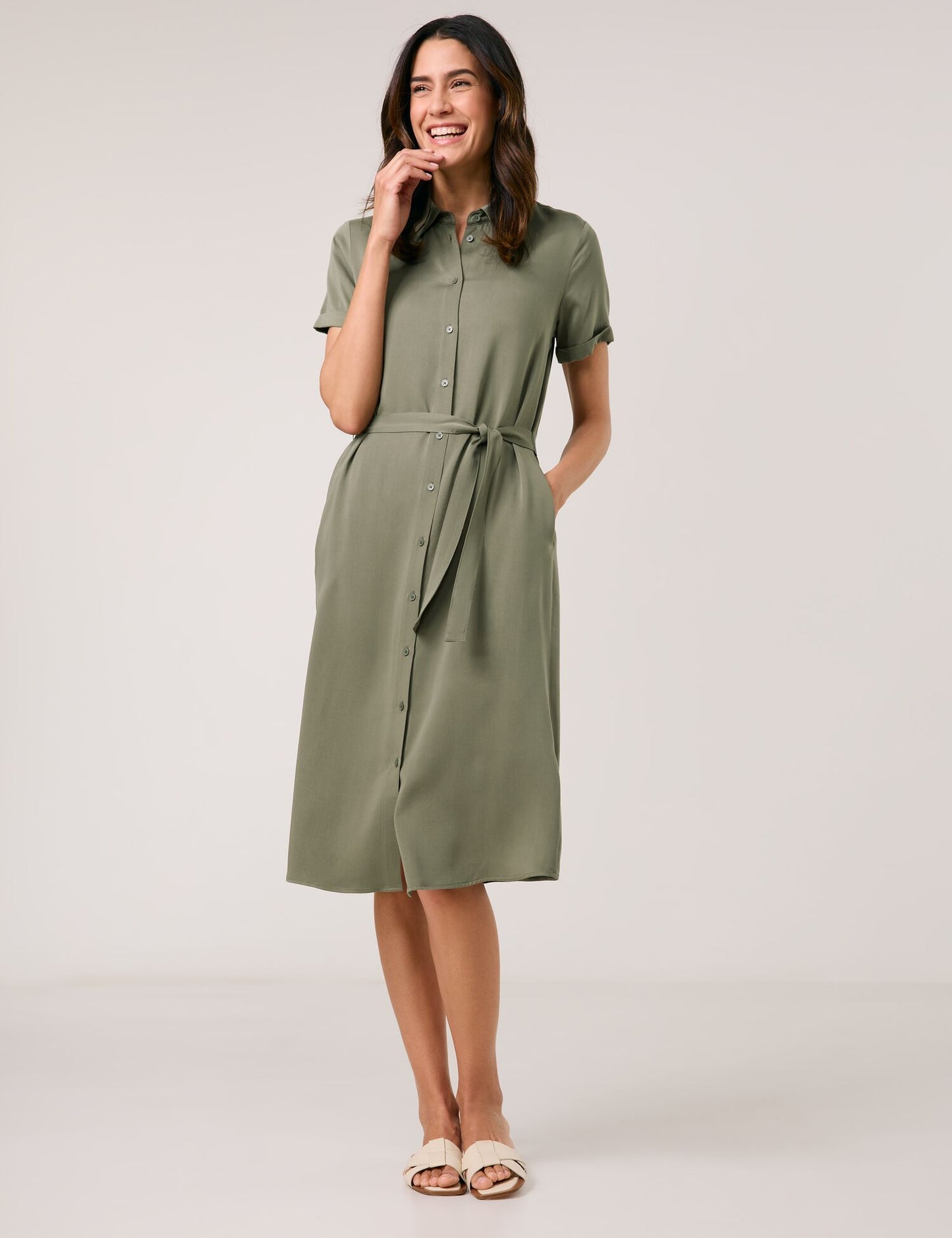 Fließendes Blusenkleid mit Taillenband