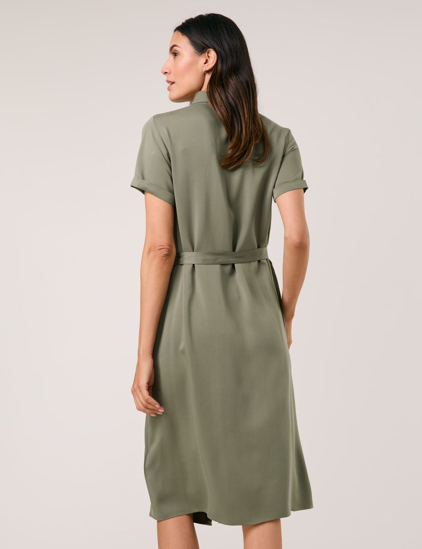 Fließendes Blusenkleid mit Taillenband