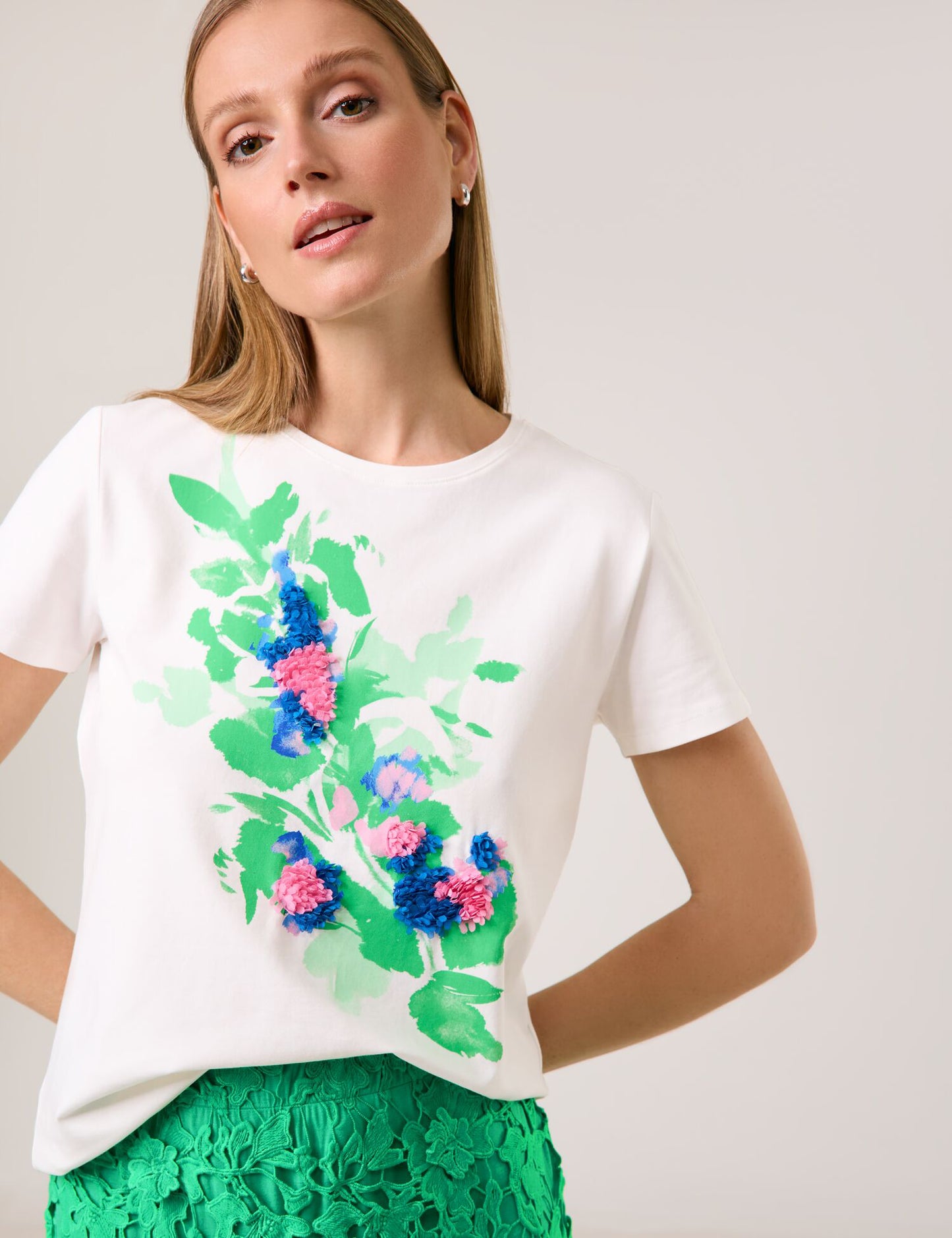 T-Shirt mit Blüten-Applikation
