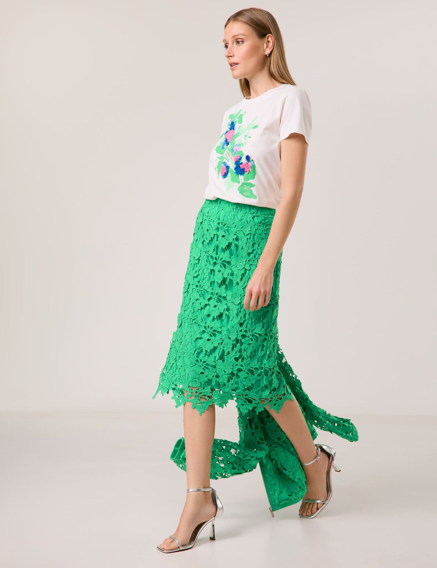 T-Shirt mit Blüten-Applikation