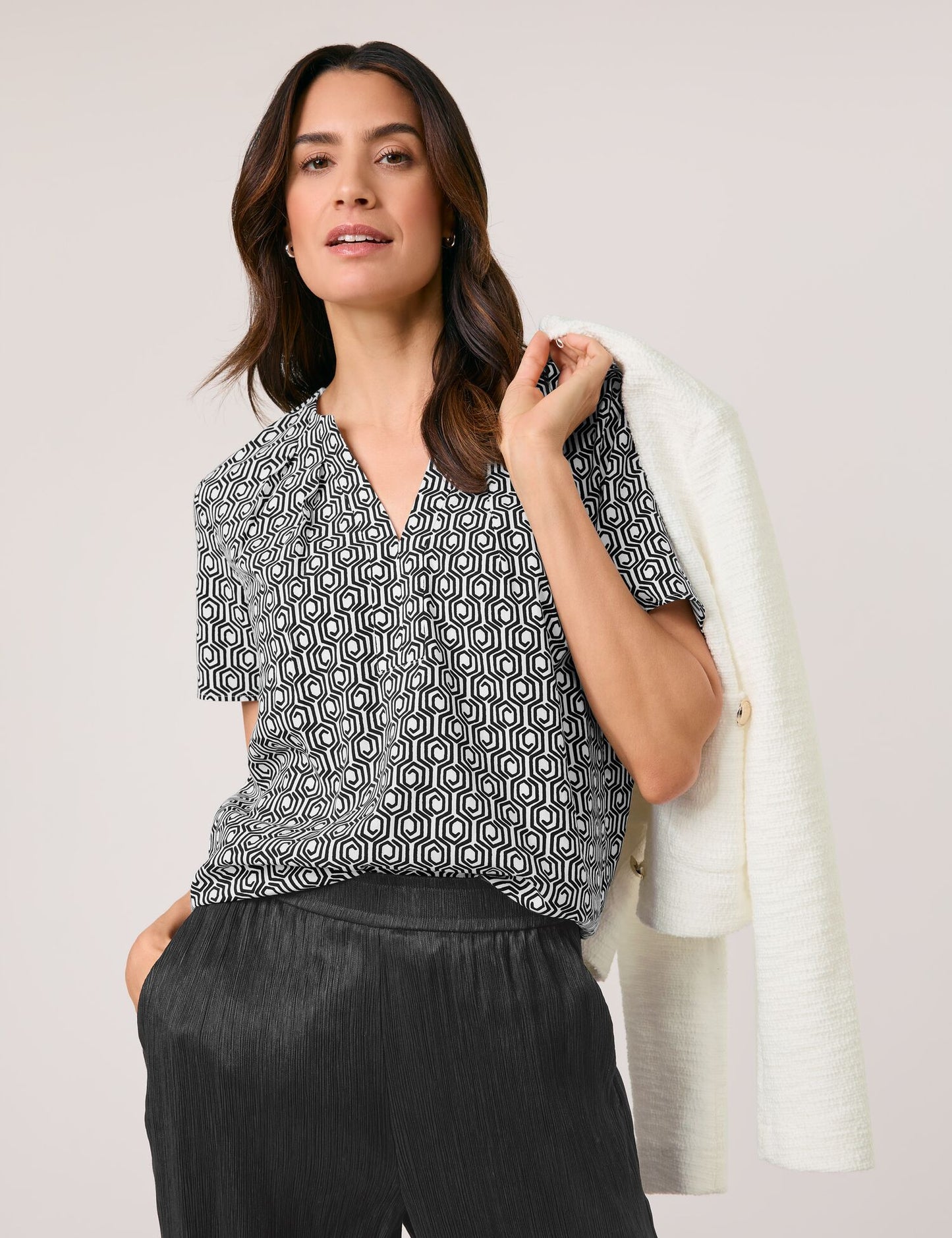 Nachhaltiges Blusenshirt mit Mini-Ornamenten