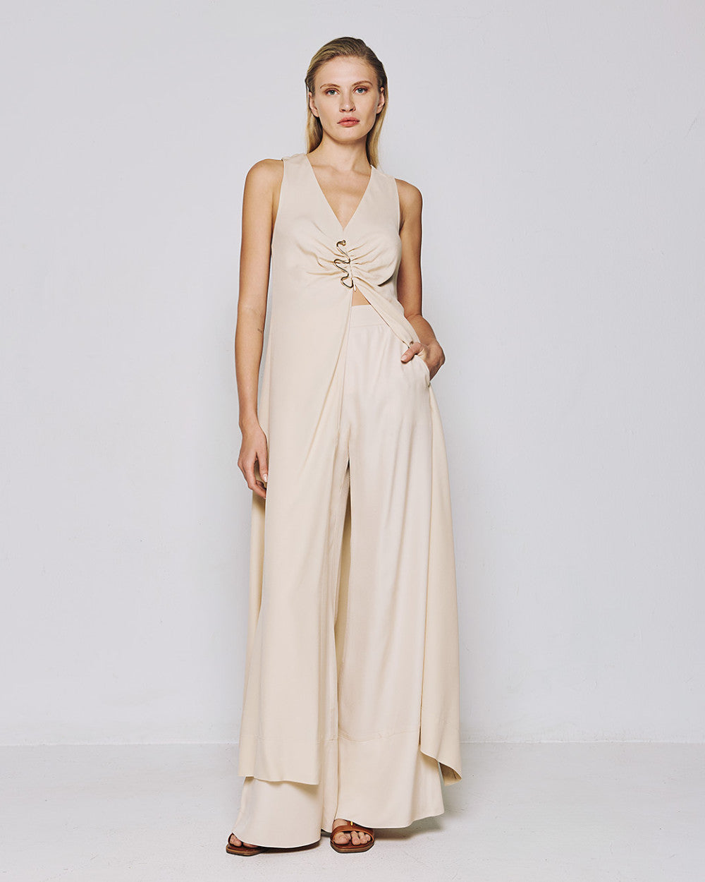 Maxi dress with a metallic detail