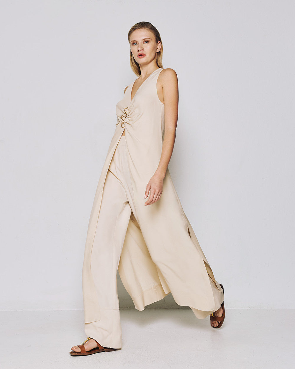 Maxi dress with a metallic detail