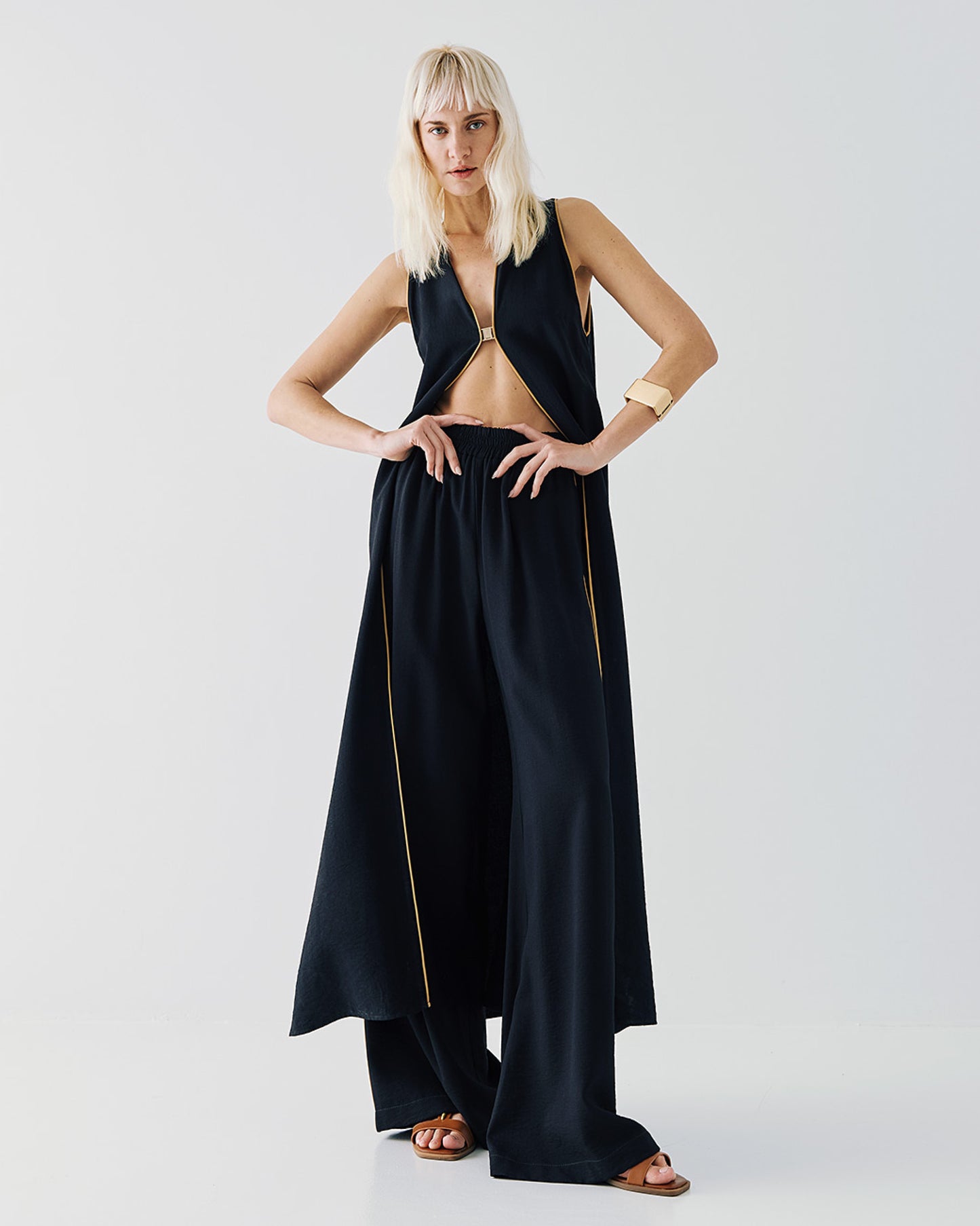 Pants with two-toned details