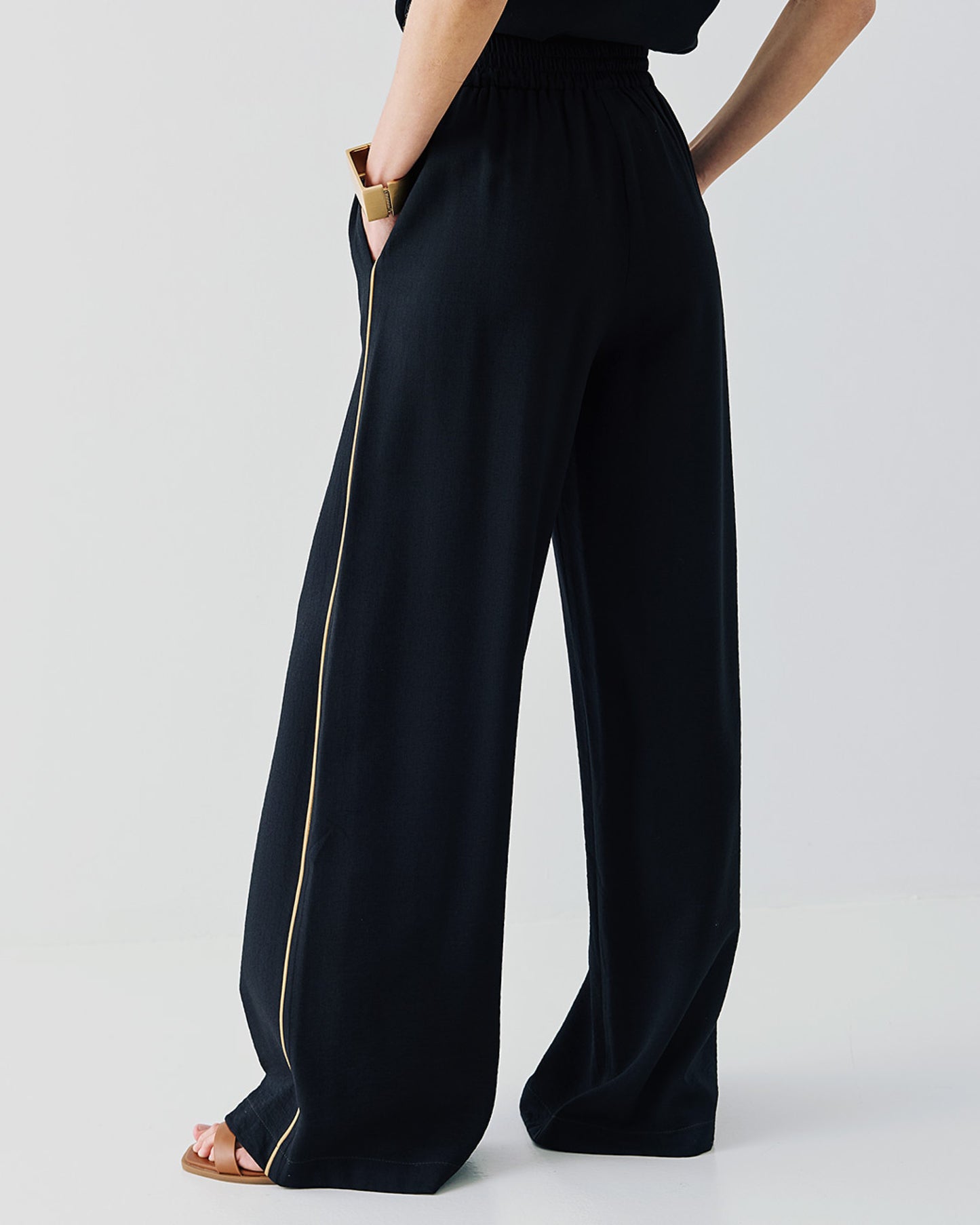 Pants with two-toned details