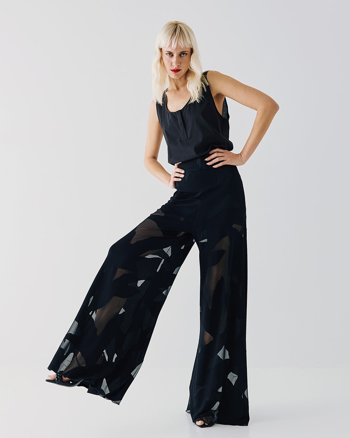 Pants with a mesh pattern