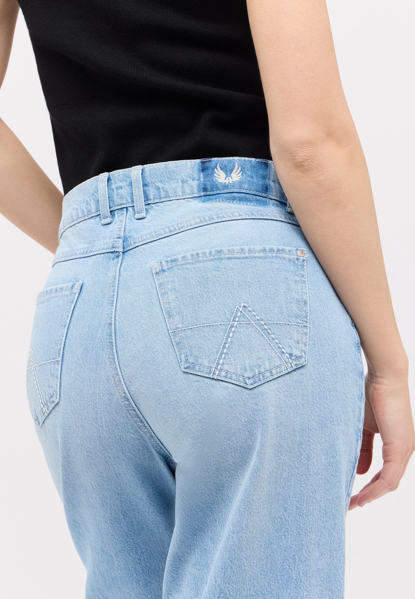 3242572-35758 LIZ TU SELVEDGE