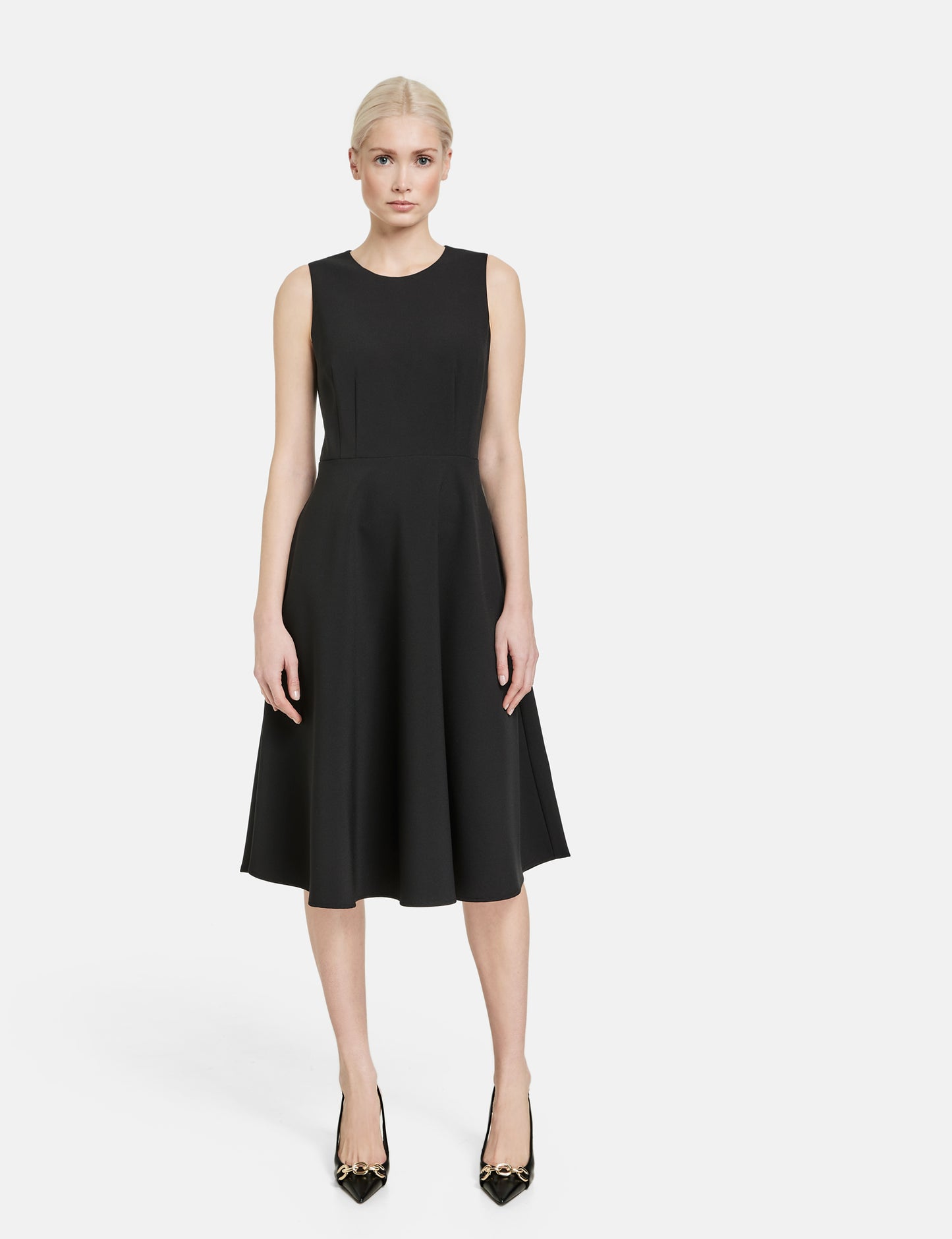 Ärmelloses Kleid mit ausgestelltem Rockteil