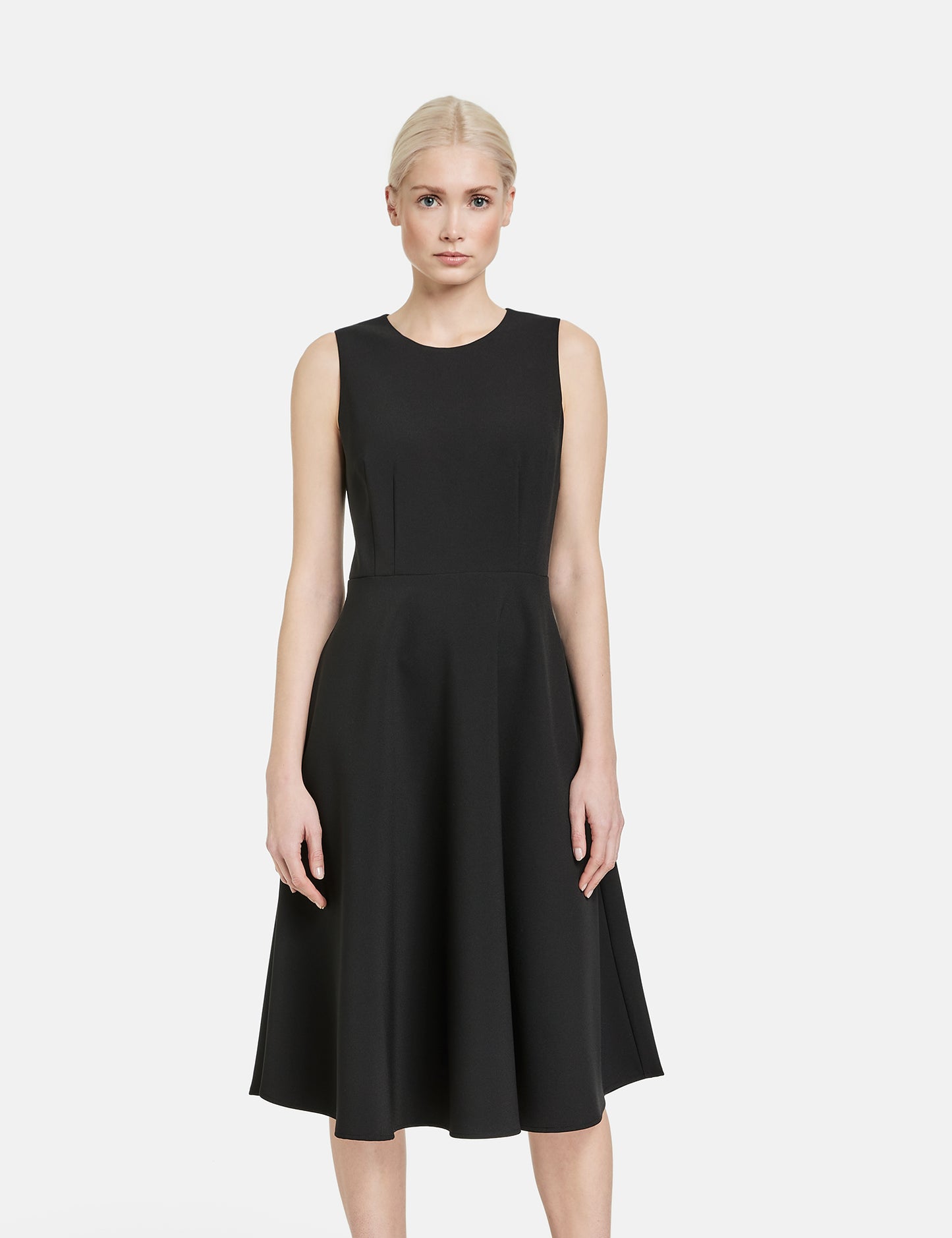 Ärmelloses Kleid mit ausgestelltem Rockteil