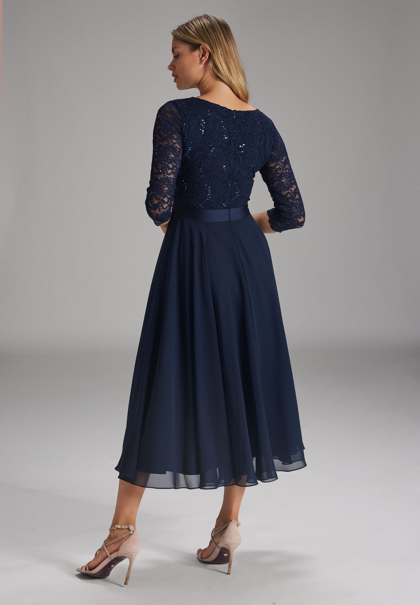 Cocktailkleid aus Material-Mix