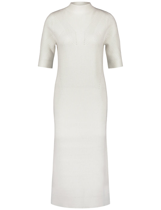 Bequemes Strickkleid mit Turtleneck