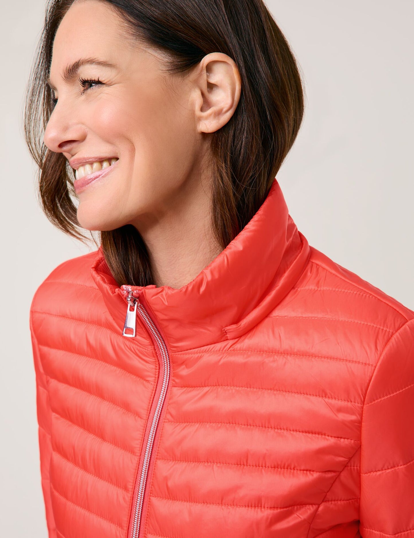 Steppjacke mit abnehmbarer Kapuze