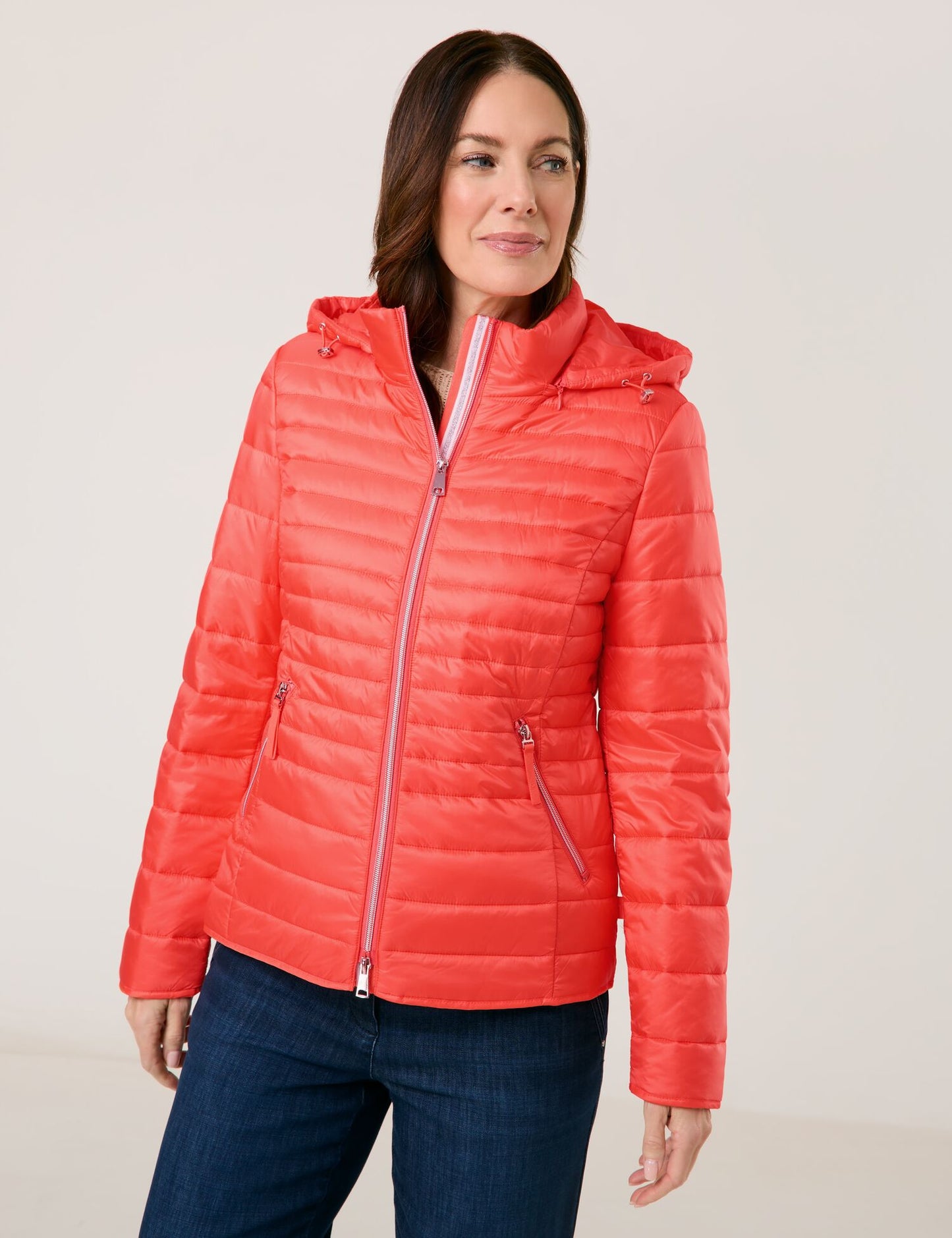 Steppjacke mit abnehmbarer Kapuze