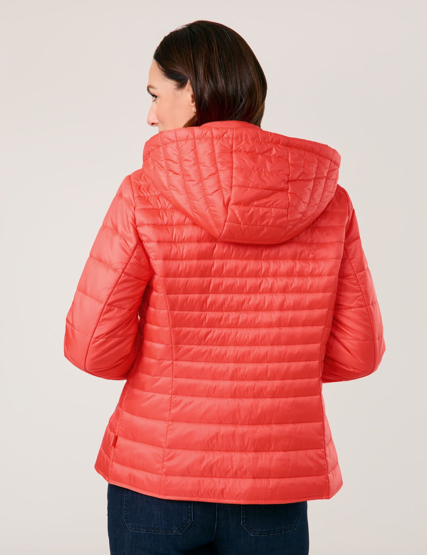 Steppjacke mit abnehmbarer Kapuze