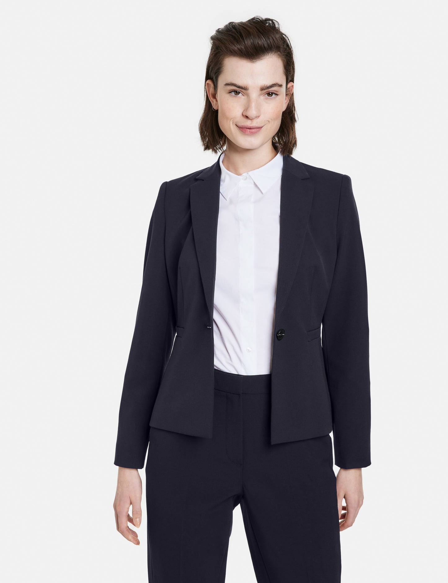 Klassischer Blazer aus knitterarmer Qualität