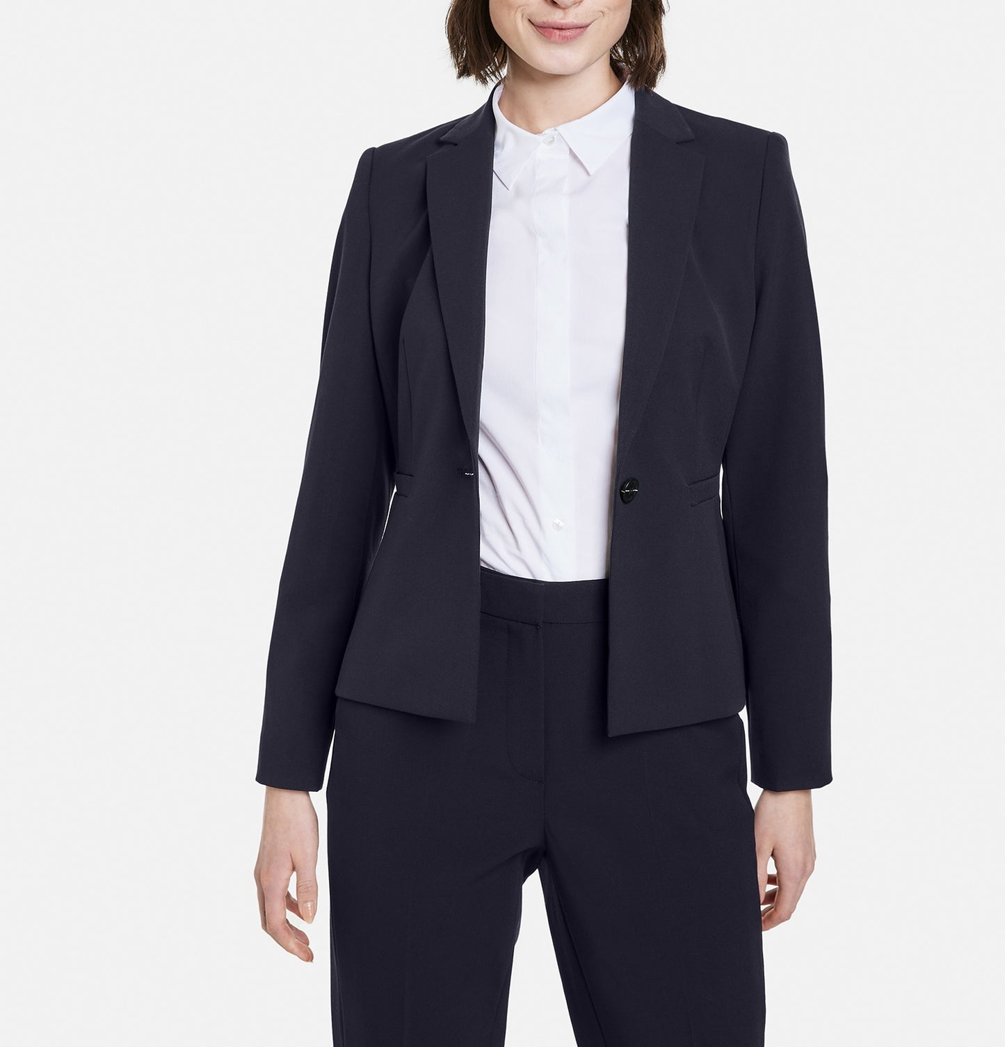 Klassischer Blazer aus knitterarmer Qualität