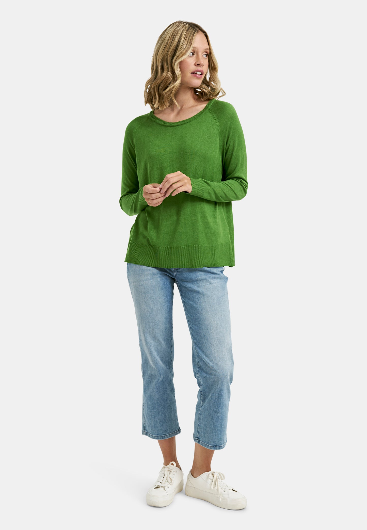 Pullover with roundneck and raglan 1/1 sleeves