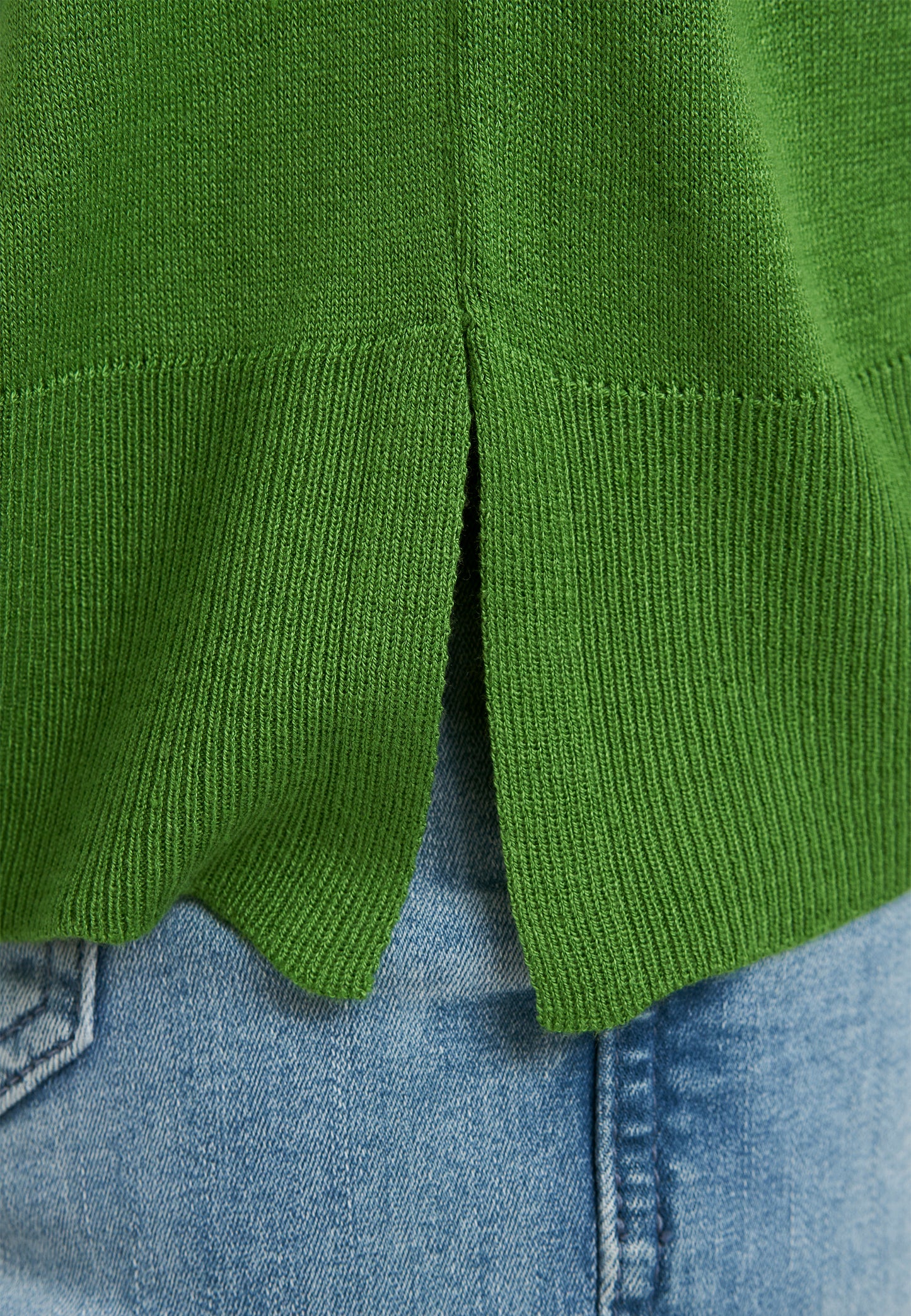 Pullover with roundneck and raglan 1/1 sleeves