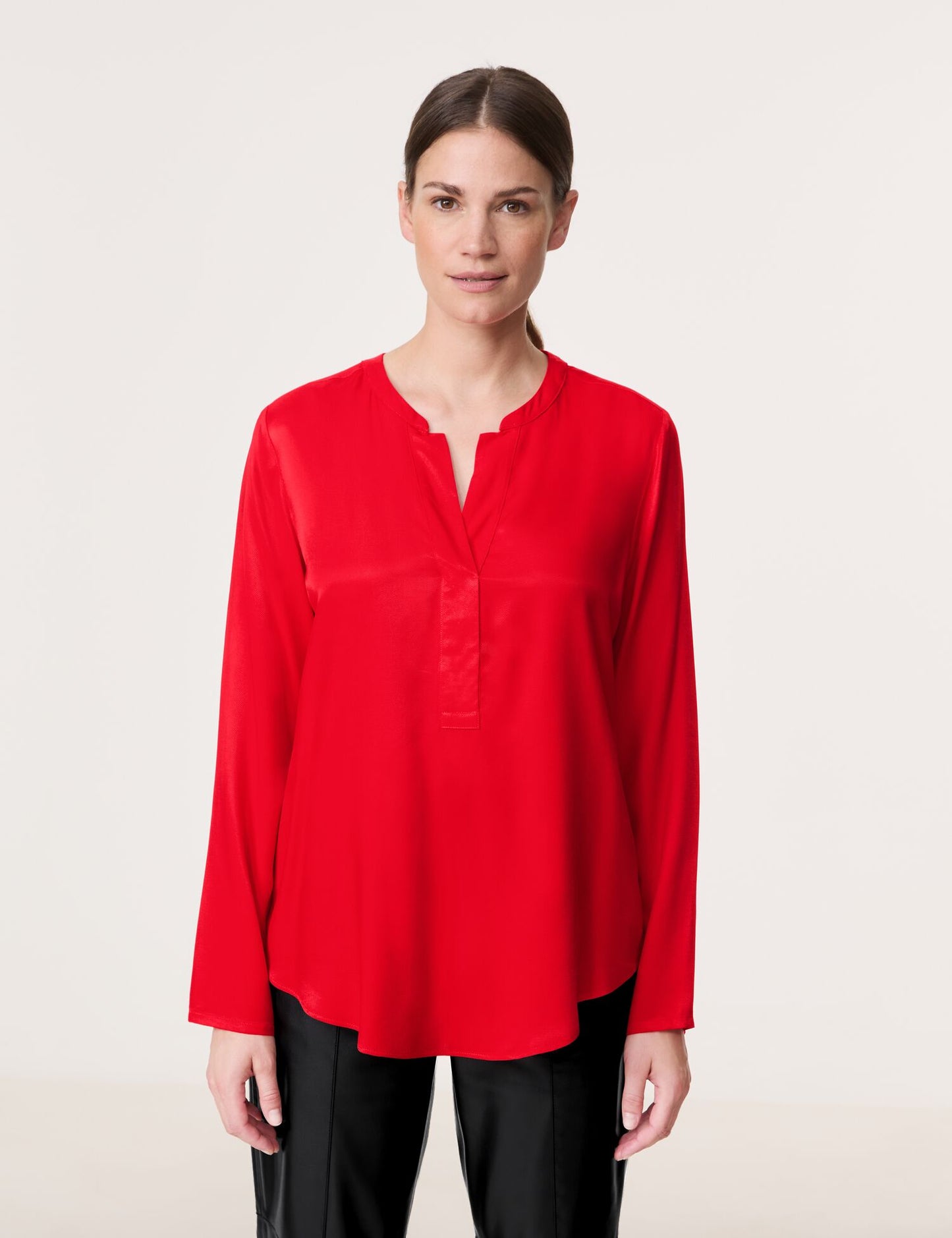 Nachhaltige Bluse mit Tunikaausschnitt