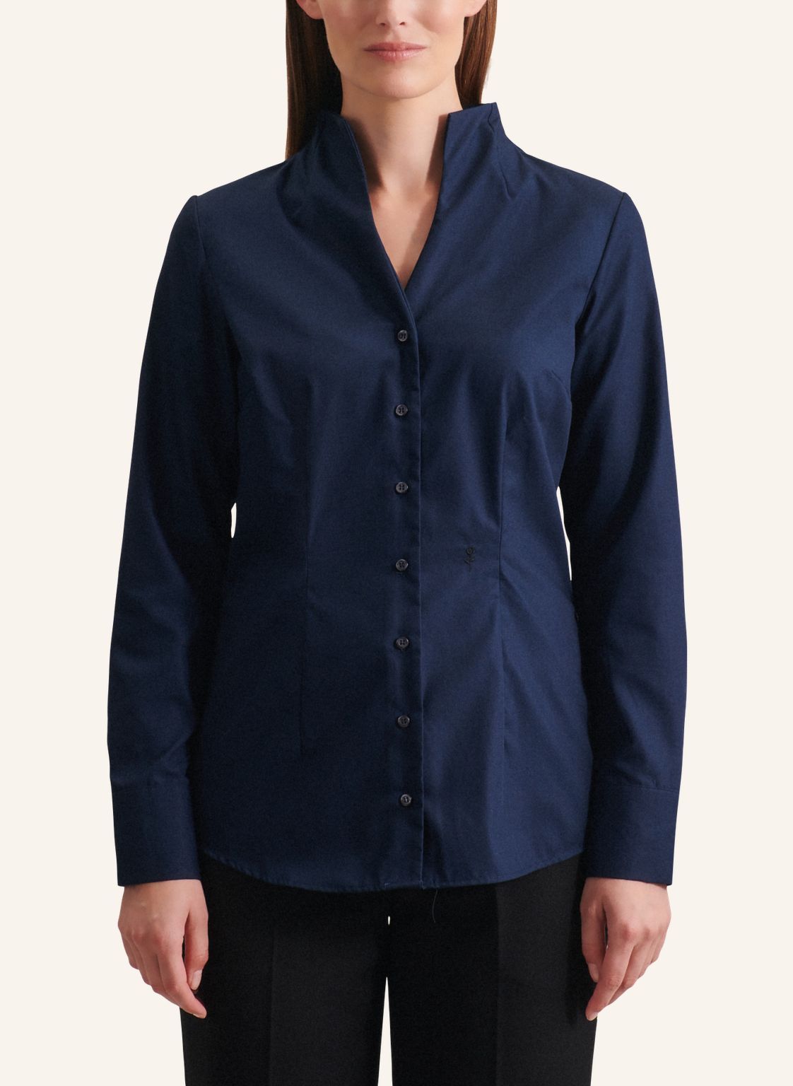 KELCHKRAGENBLUSE