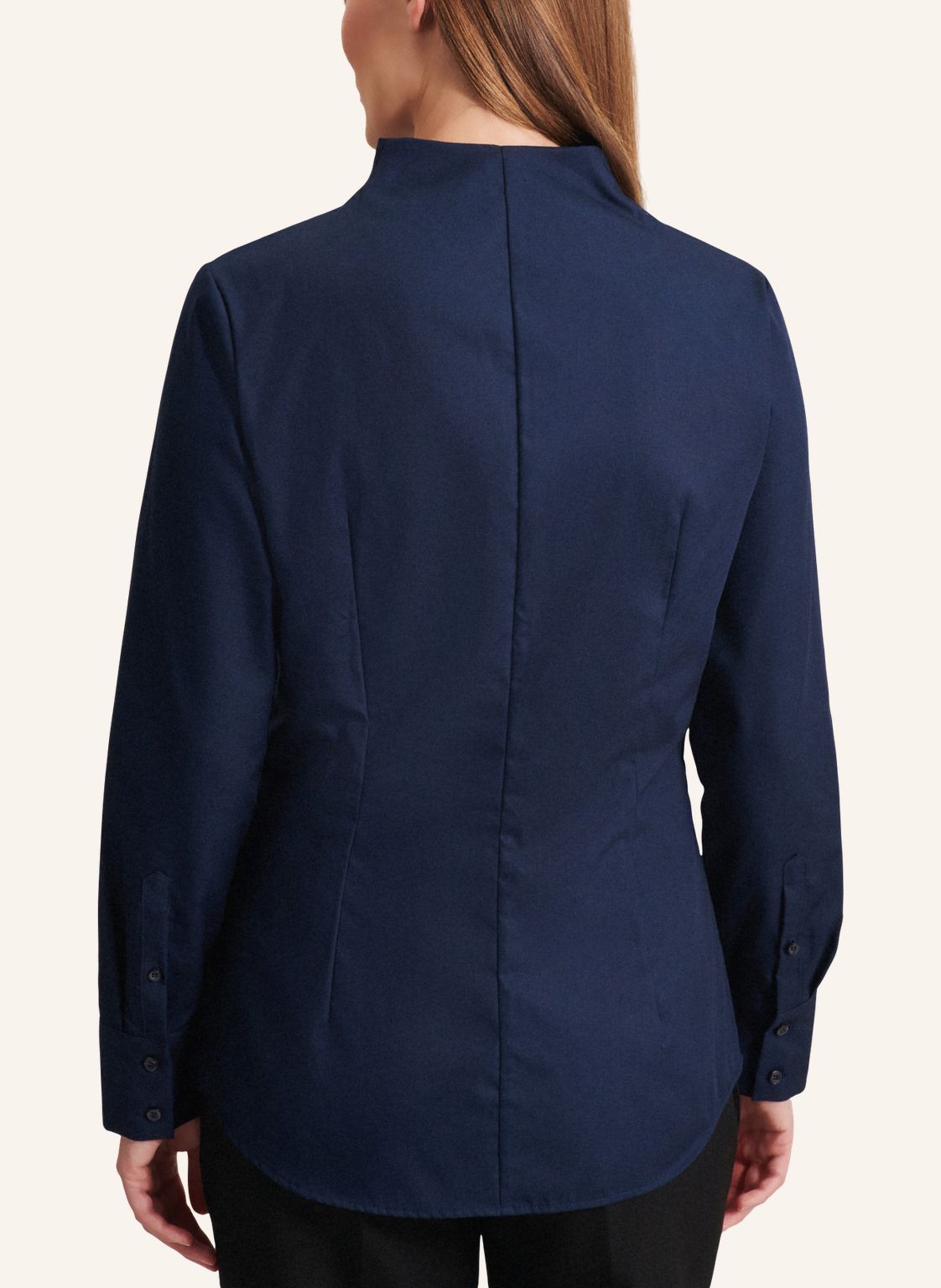 KELCHKRAGENBLUSE