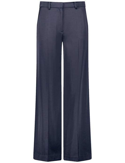 Weite Hose aus fließendem Satin