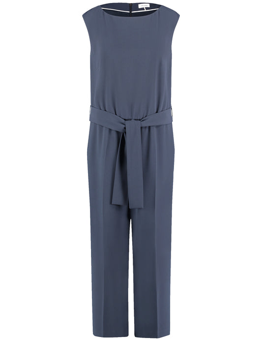 Fließender Jumpsuit mit Bindegürtel
