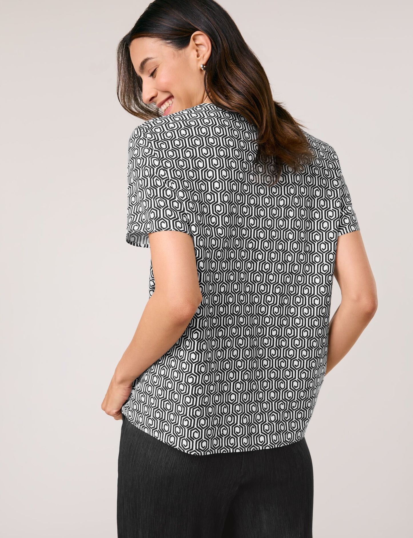 Nachhaltiges Blusenshirt mit Mini-Ornamenten